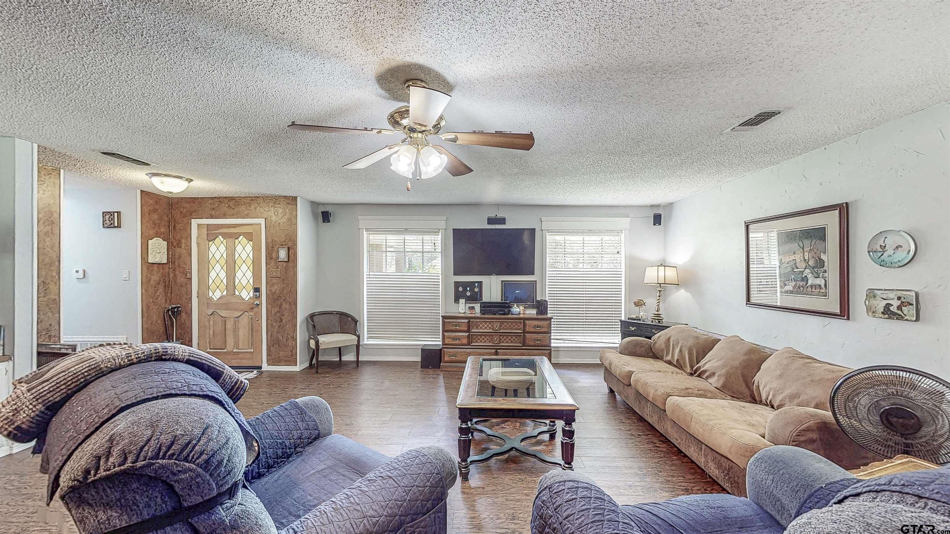 10203 Crestview Dr.