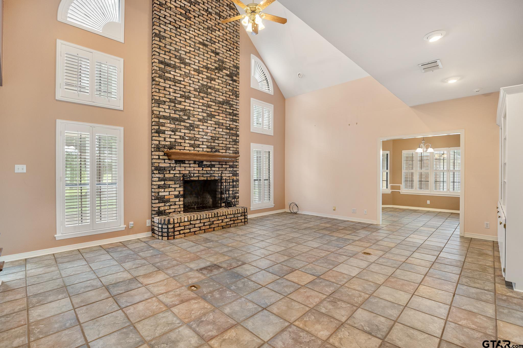 11822 County Road 283 E