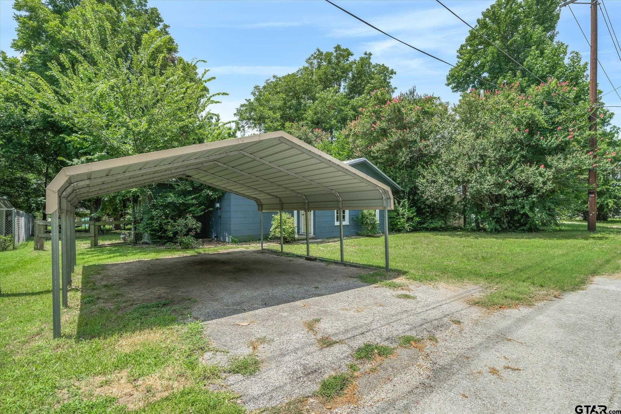 280 E North St