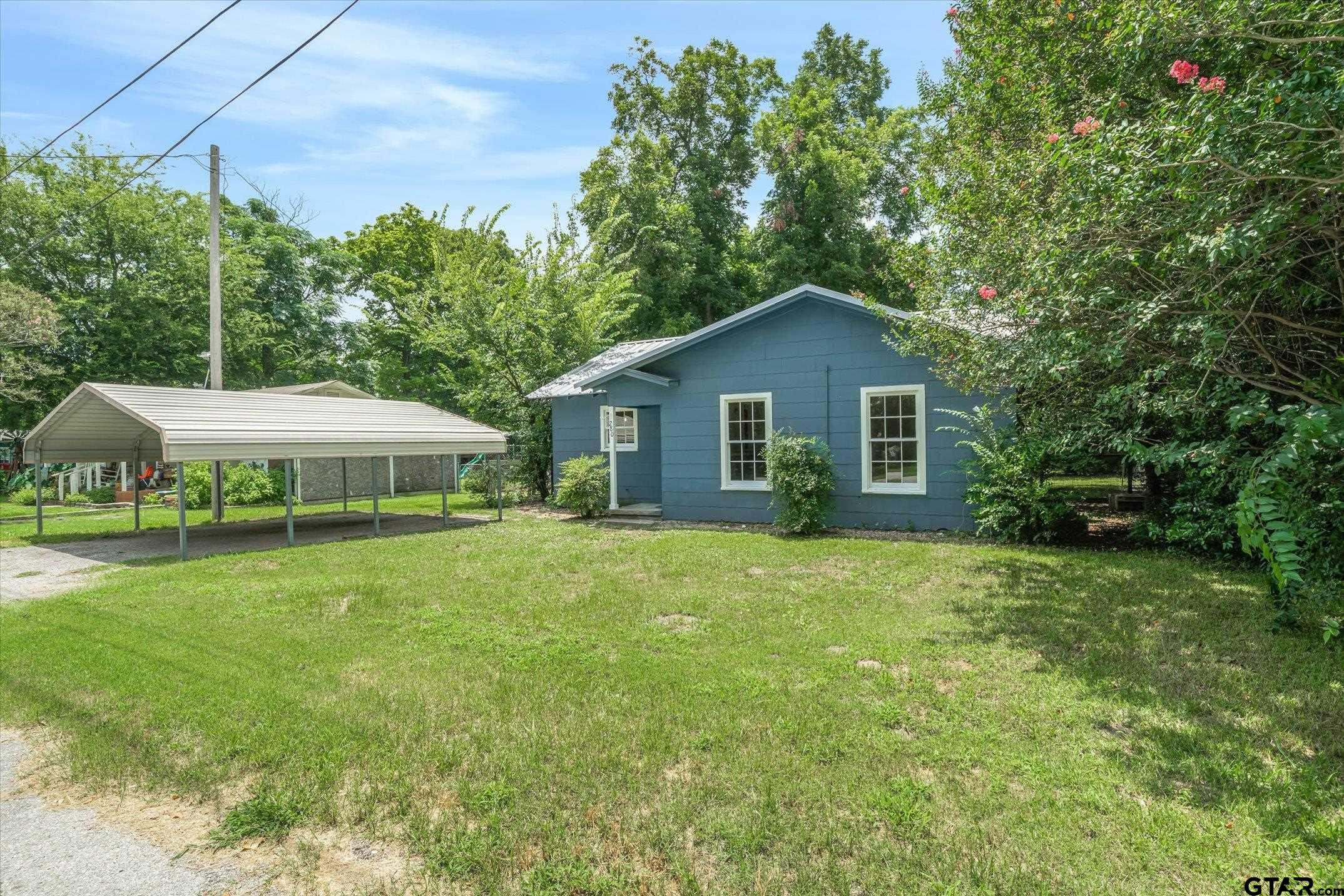 280 E North St