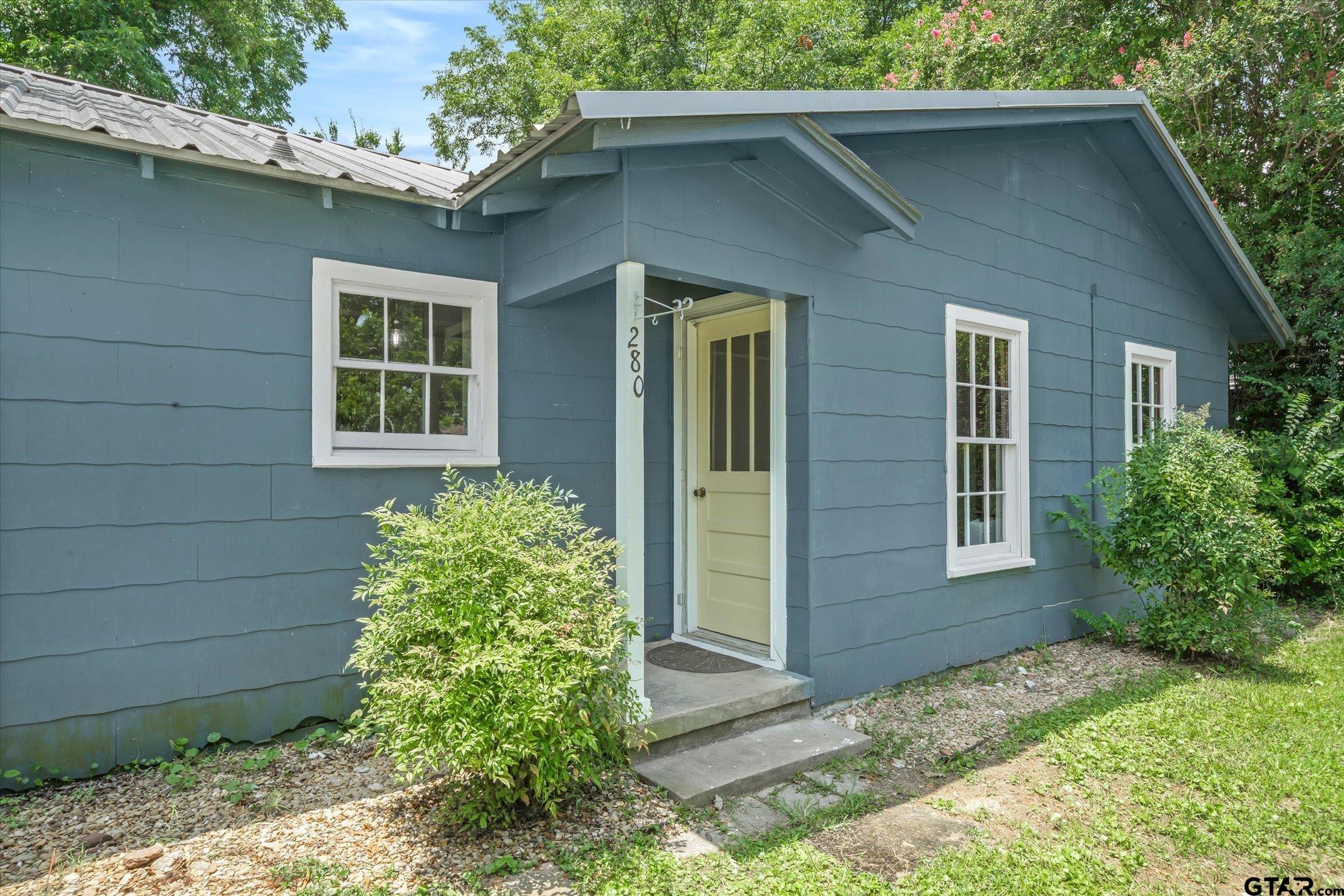 280 E North St