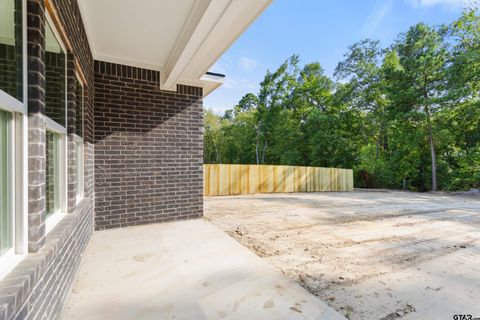 A home in Lindale