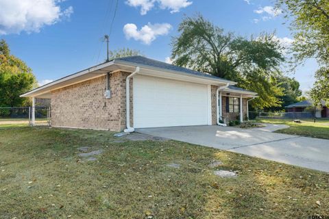 216 Thomas Rd Palestine TX 75803