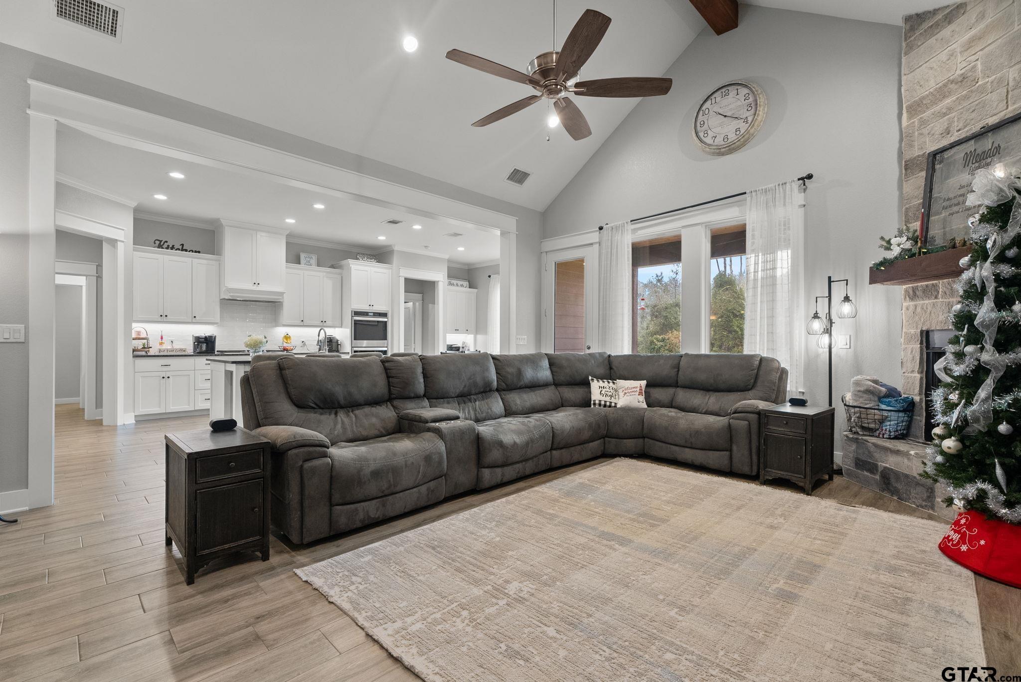 13937 Magnolia Grove