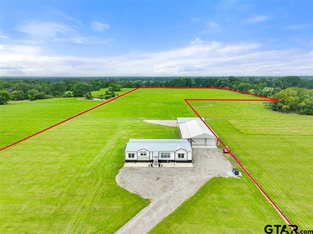 8642 & 8644 S Fm 779