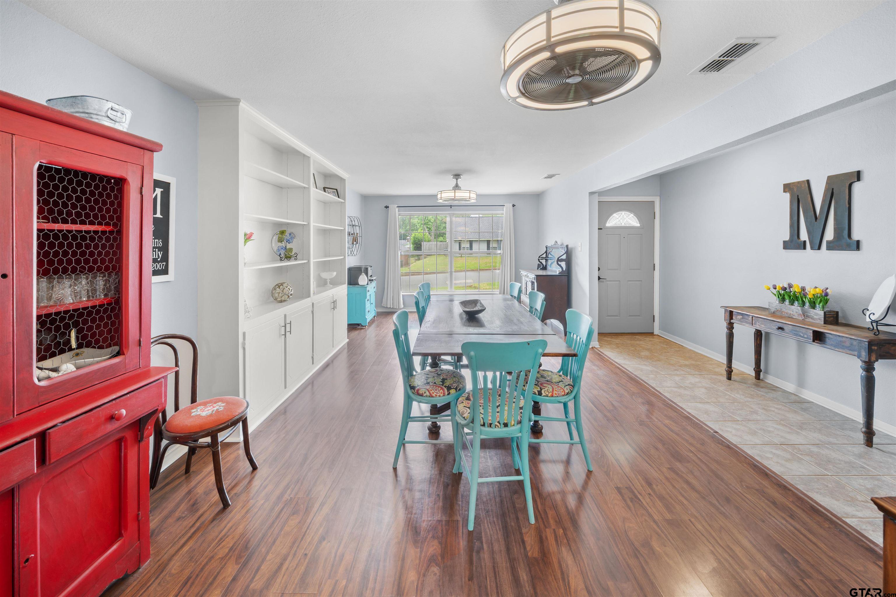3016 S Cameron