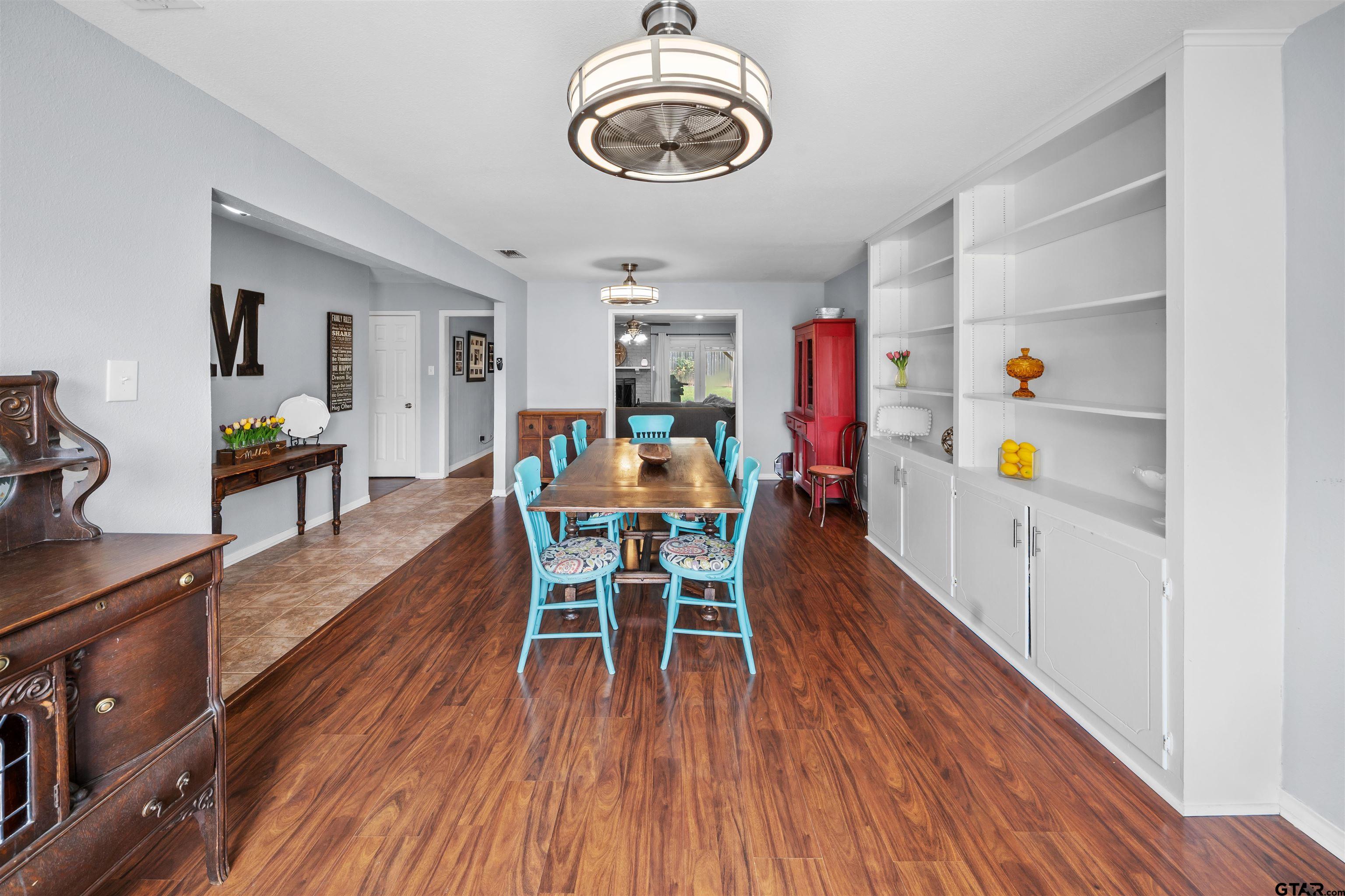 3016 S Cameron