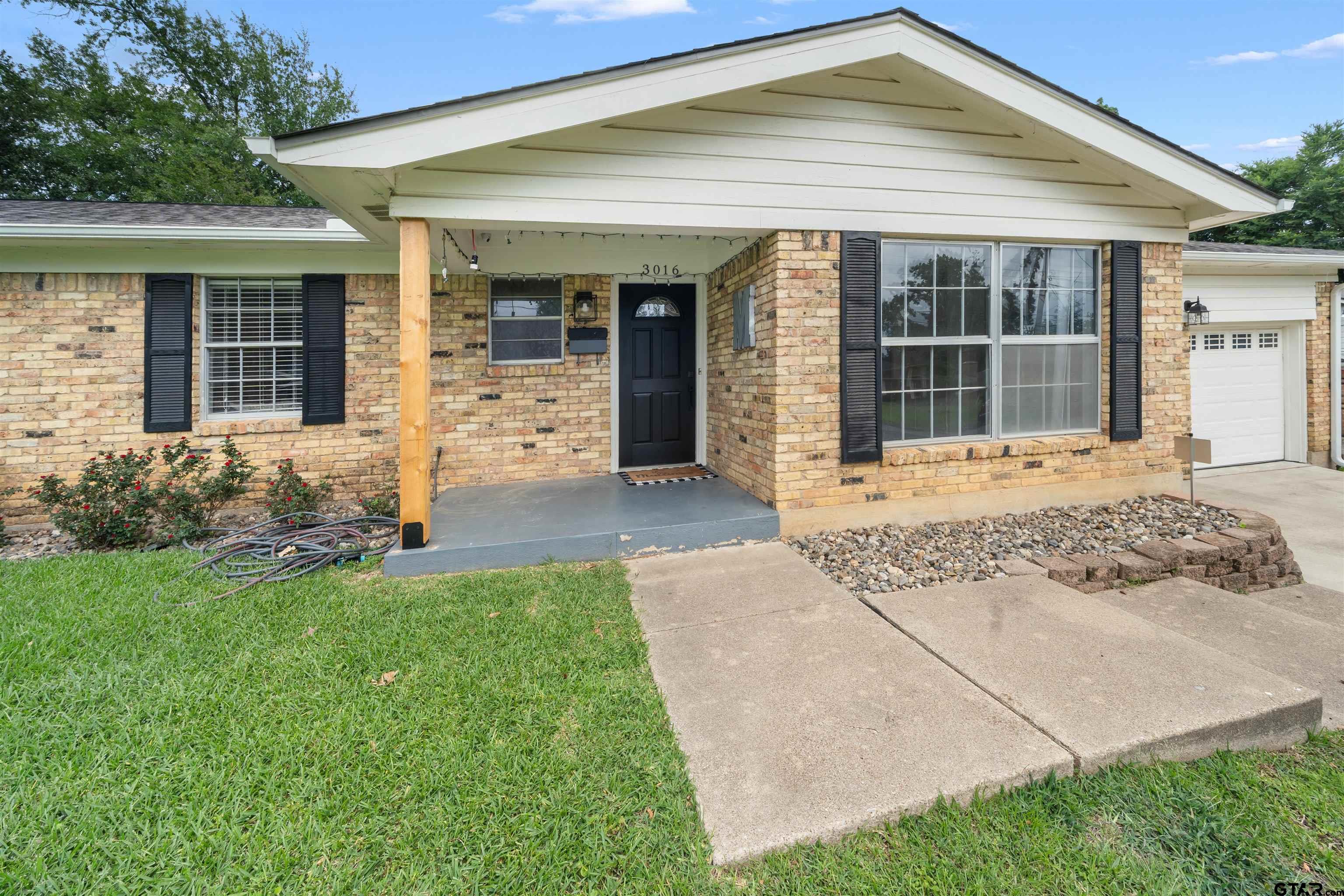 3016 S Cameron