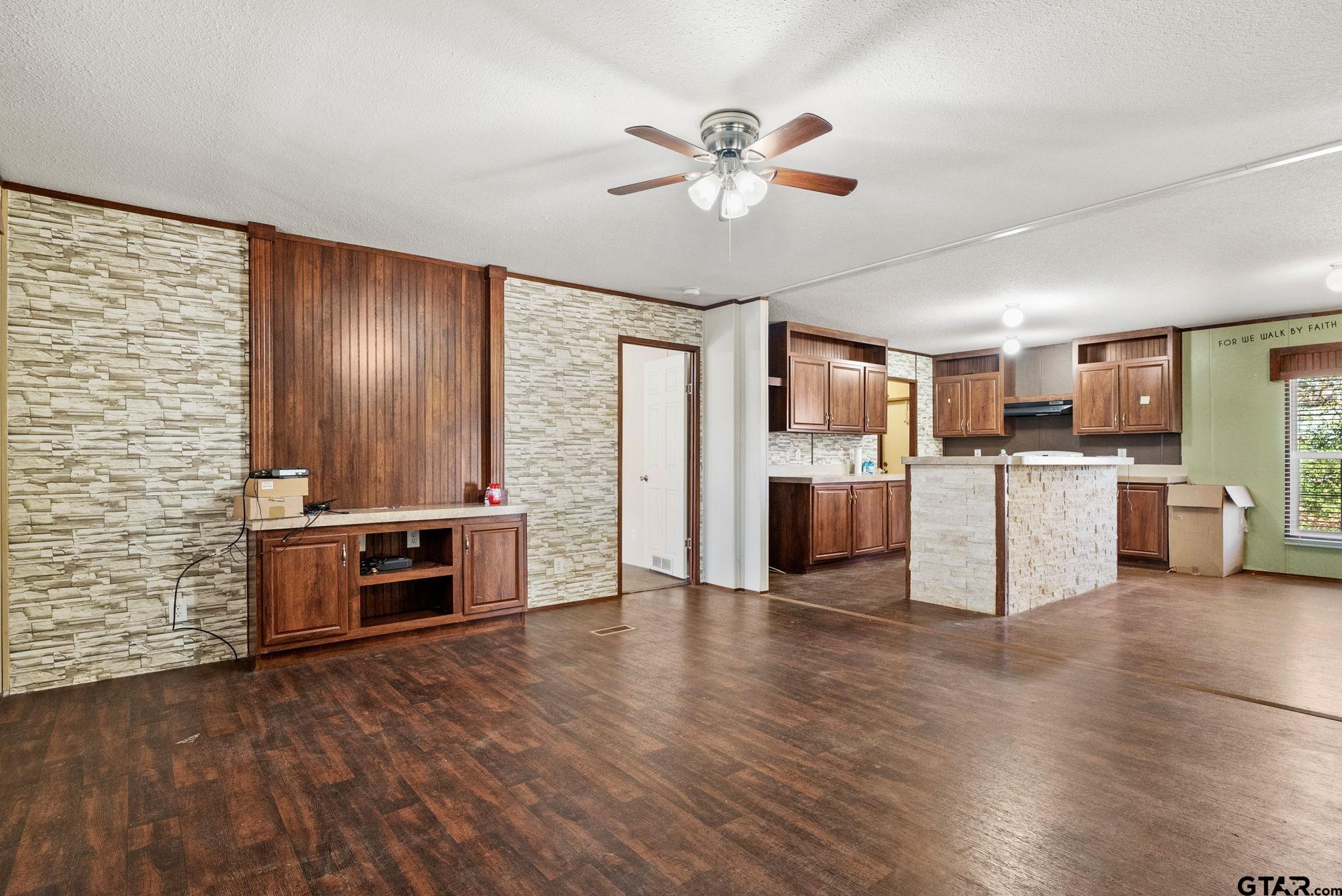 23425 FM 1995 lot 108