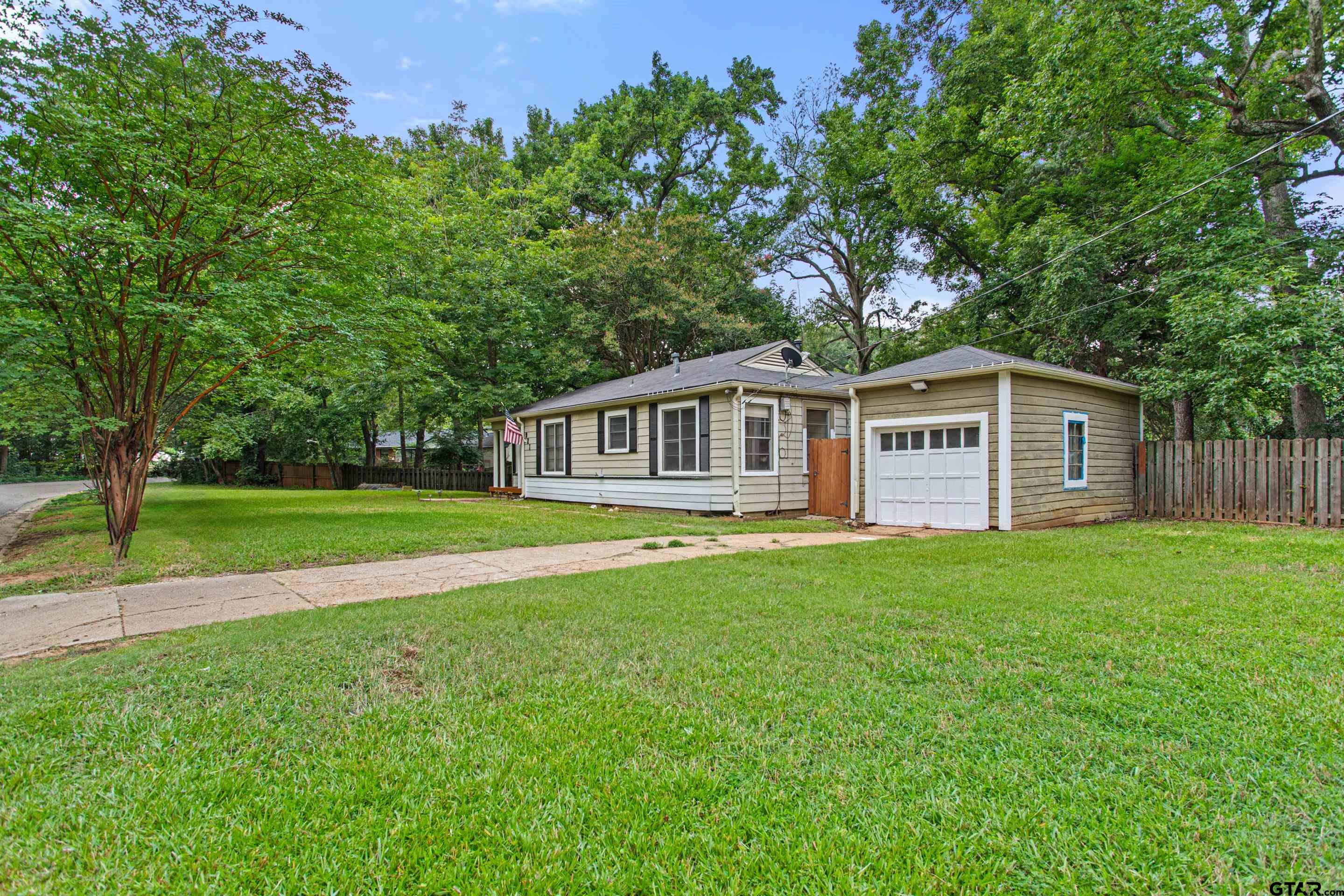 921 W Ellis Dr.