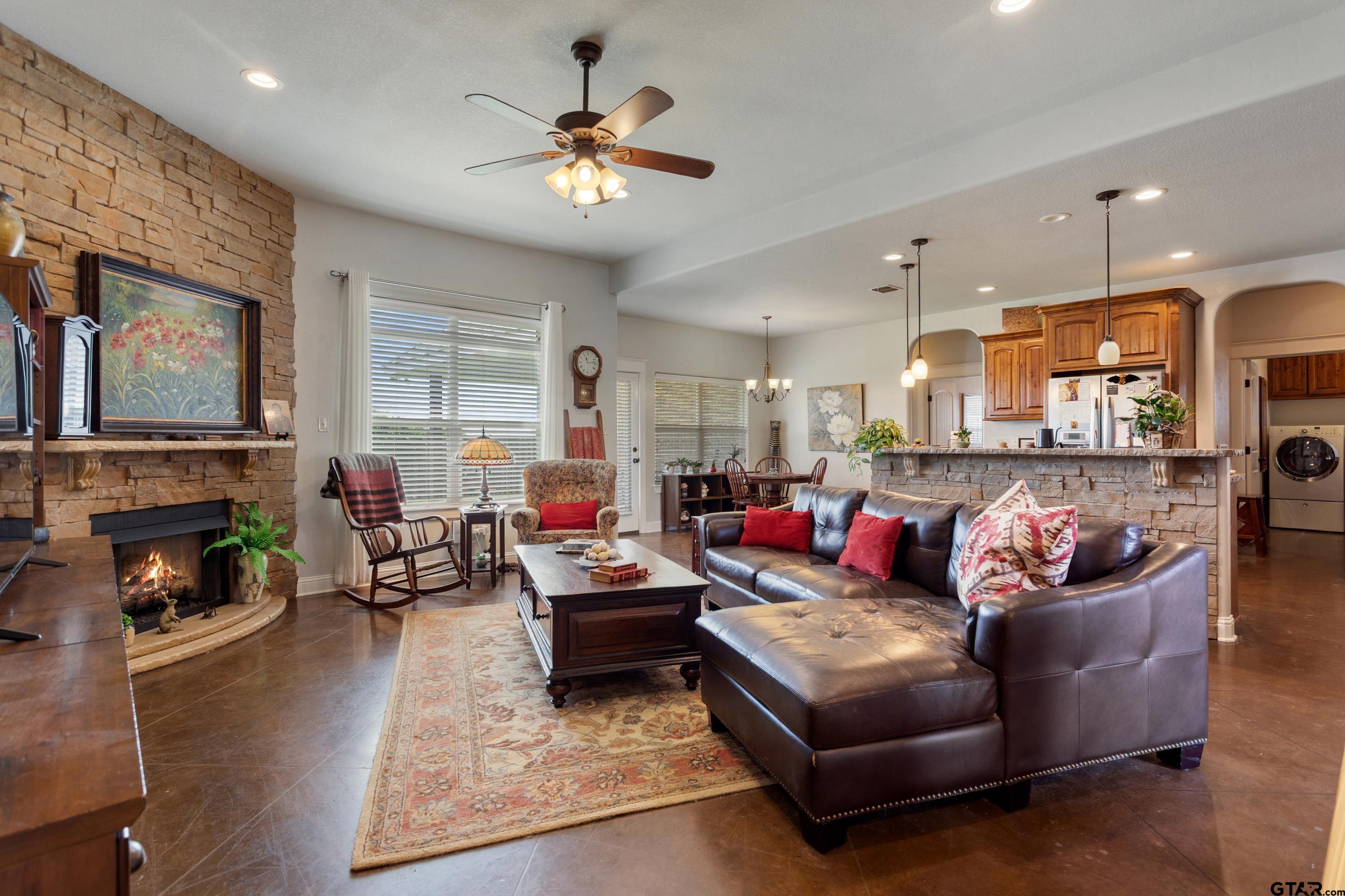 1505 Lucy CIR