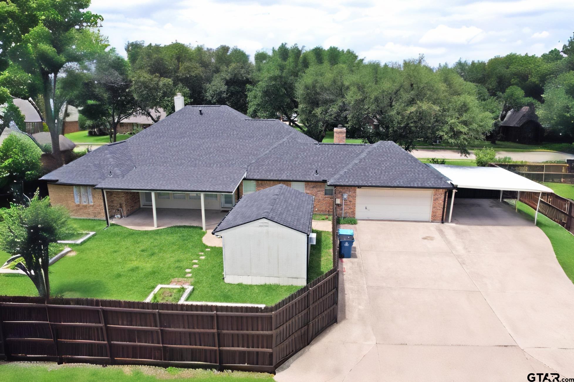 2902 Live Oak Dr