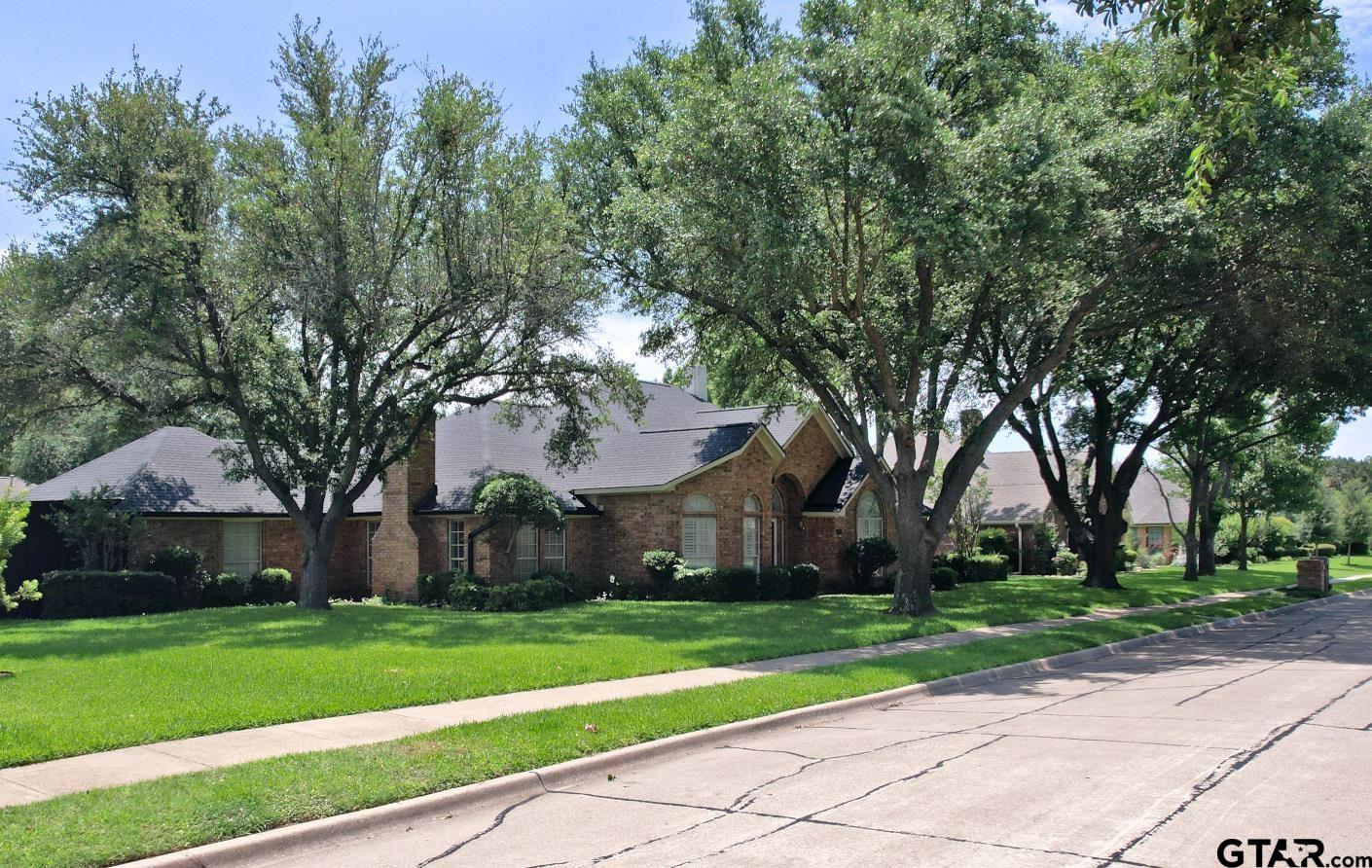 2902 Live Oak Dr