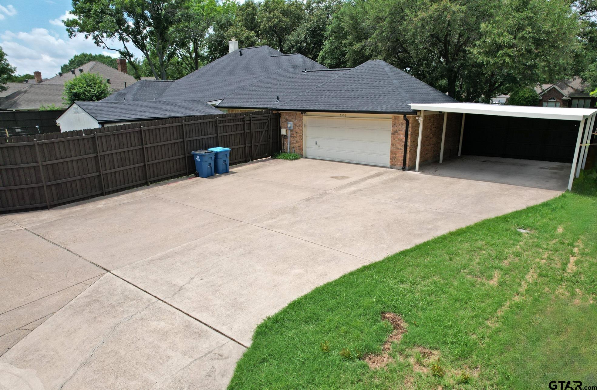 2902 Live Oak Dr