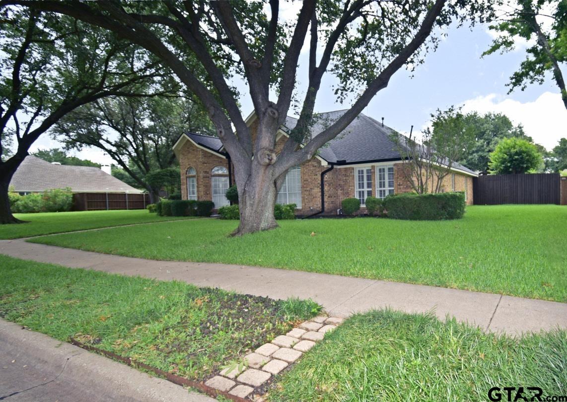 2902 Live Oak Dr