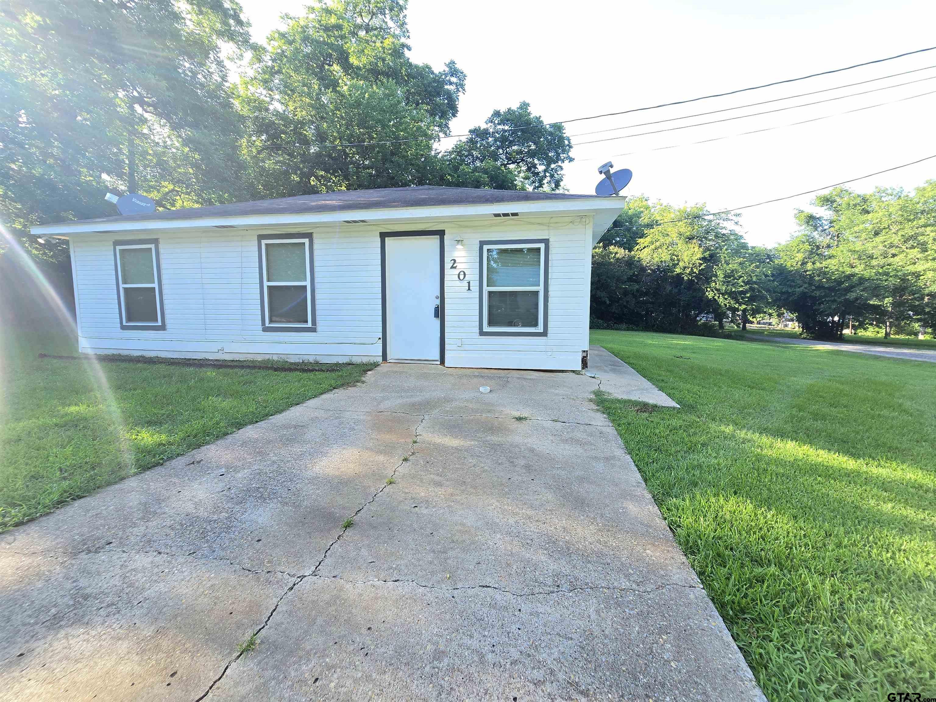 201 W Paschal St