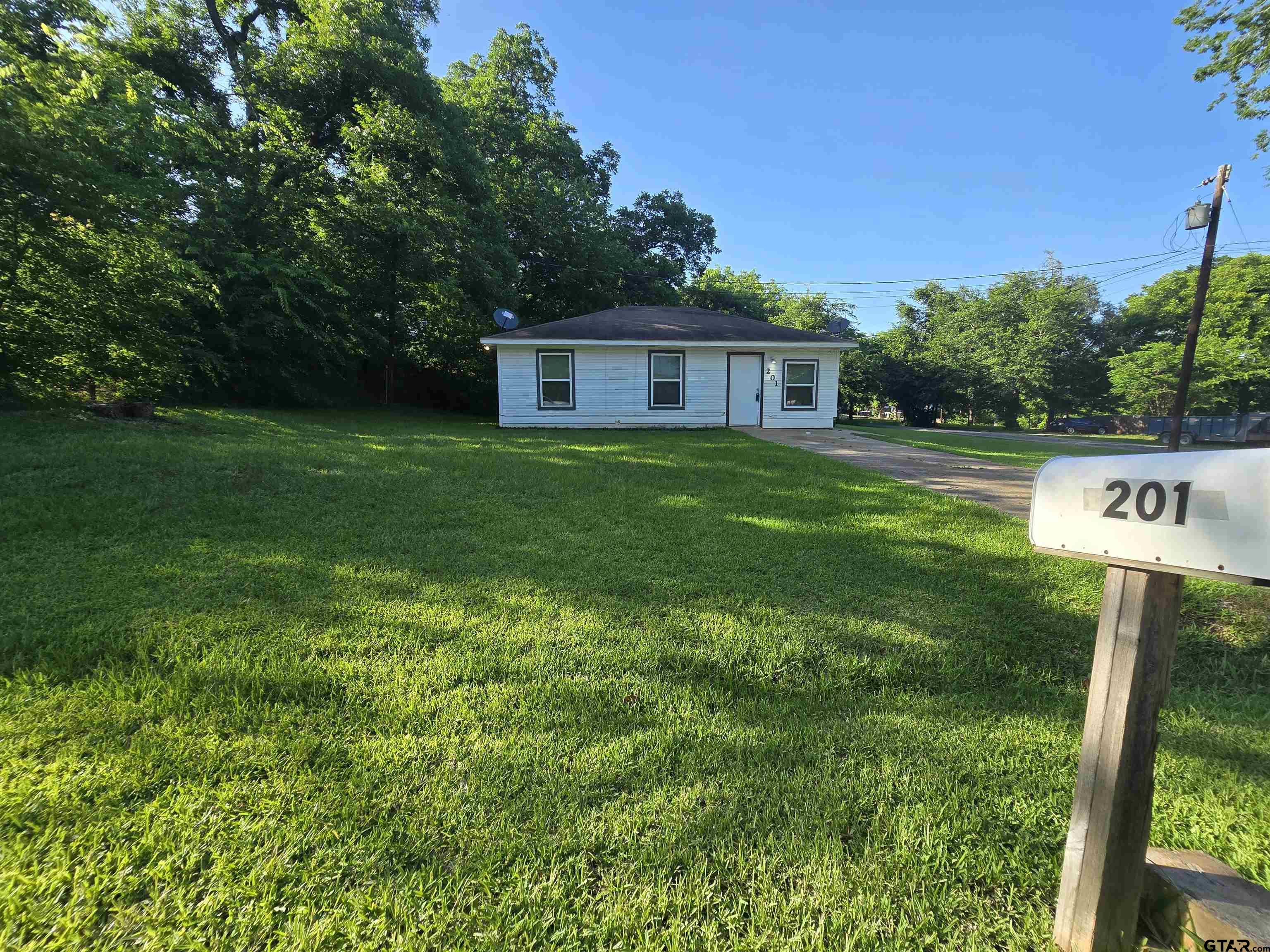 201 W Paschal St
