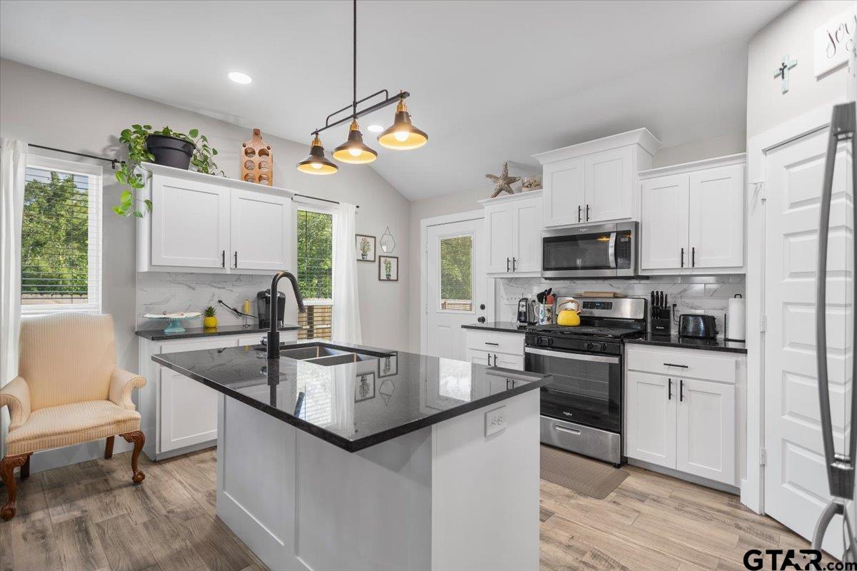 16134 Crossing Circle