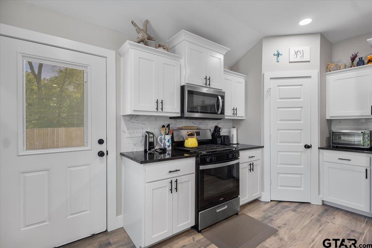 16134 Crossing Circle