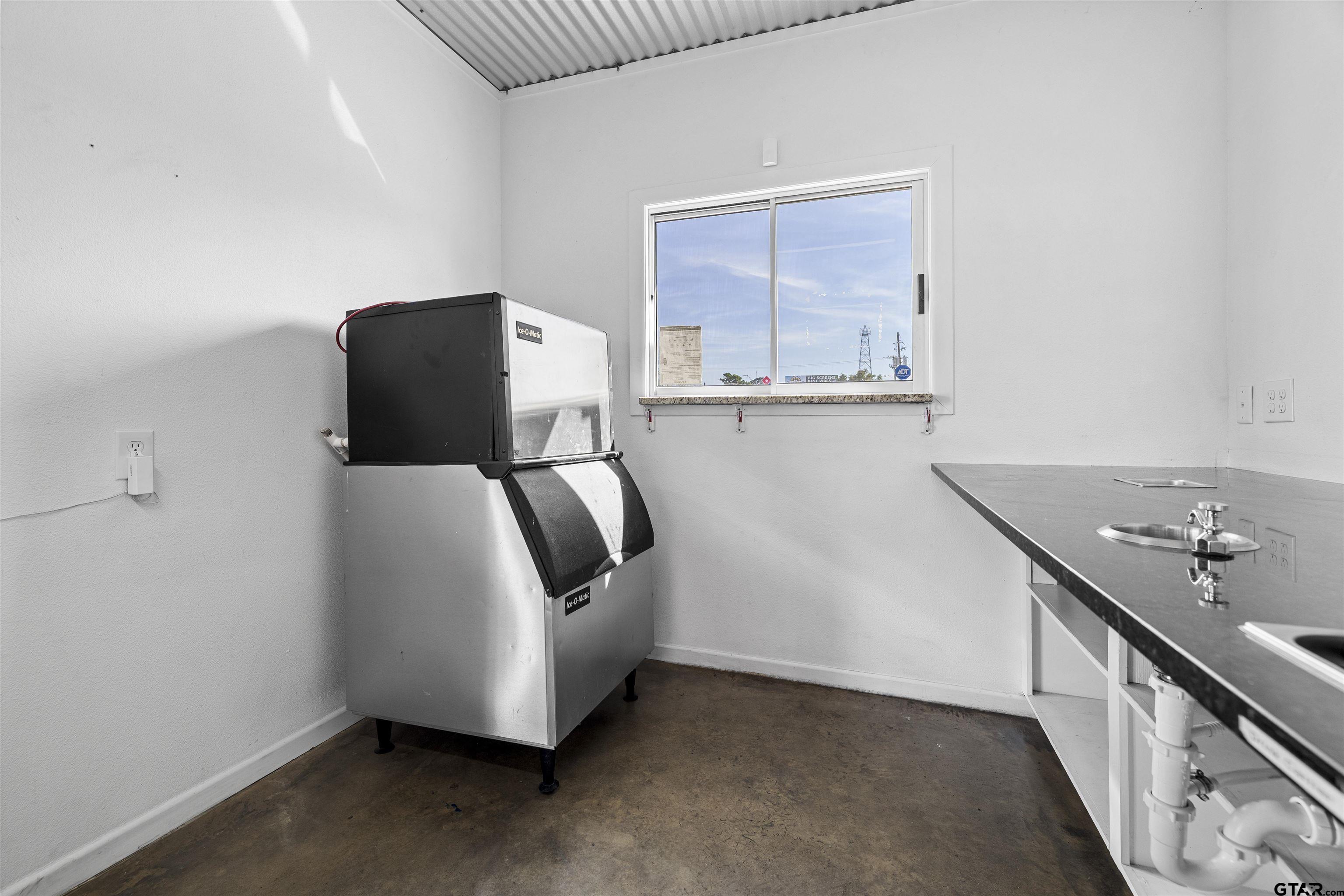 207 N Henderson Blvd