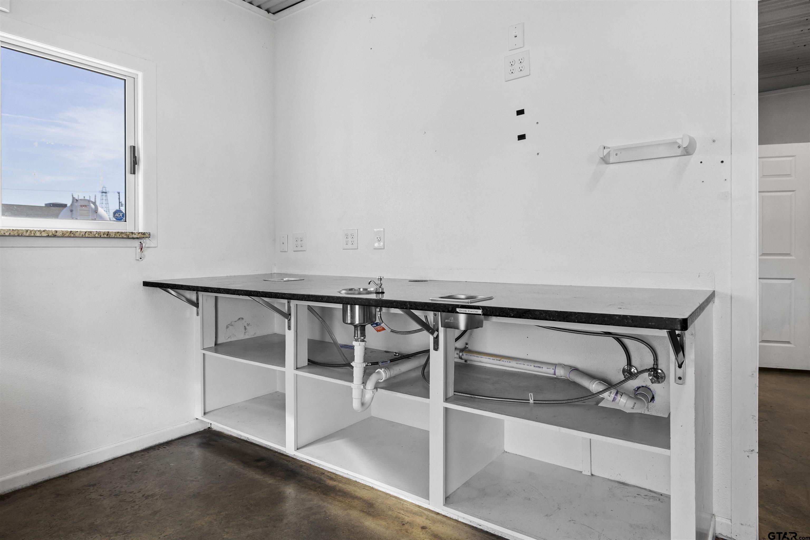 207 N Henderson Blvd