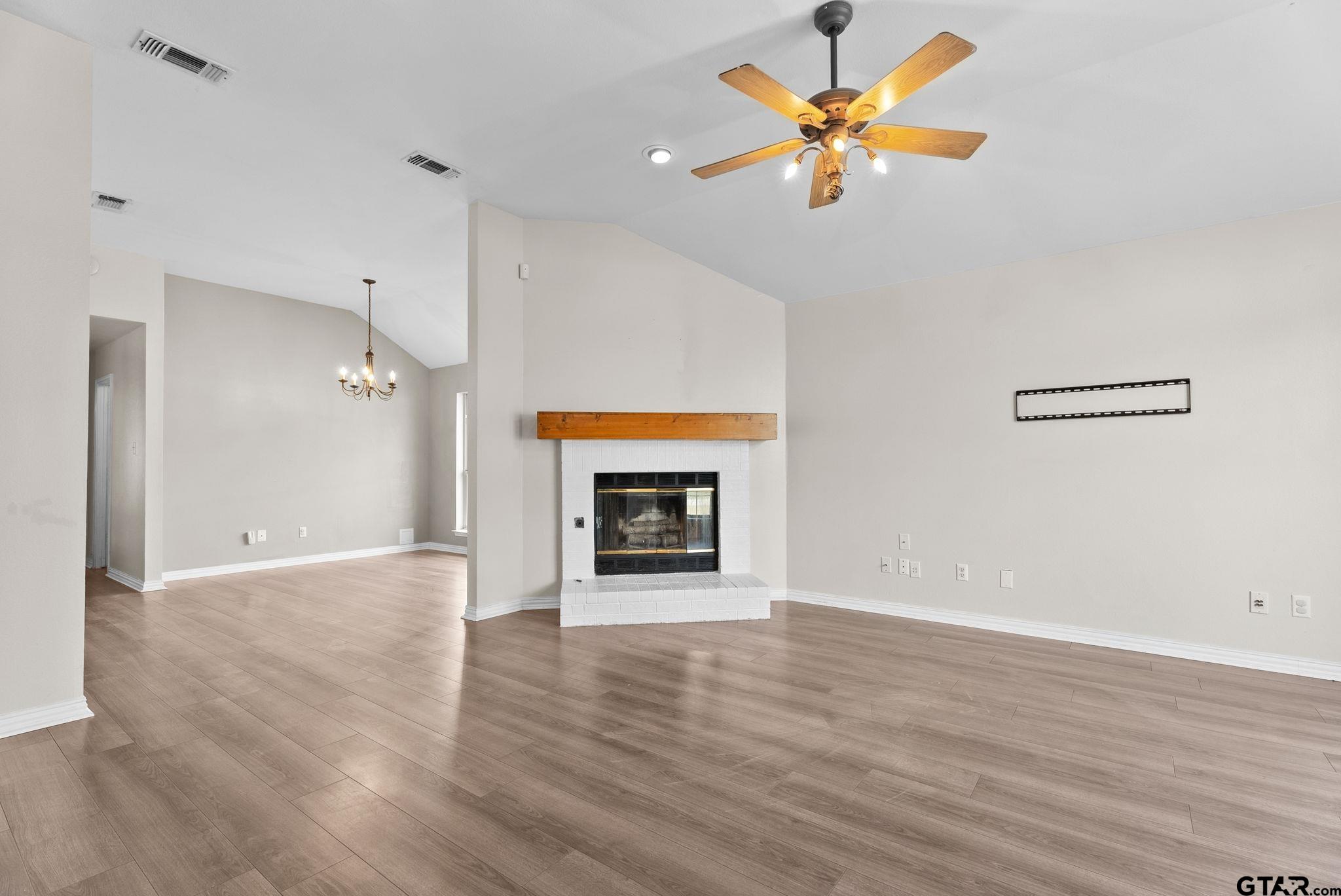 105 Oak St