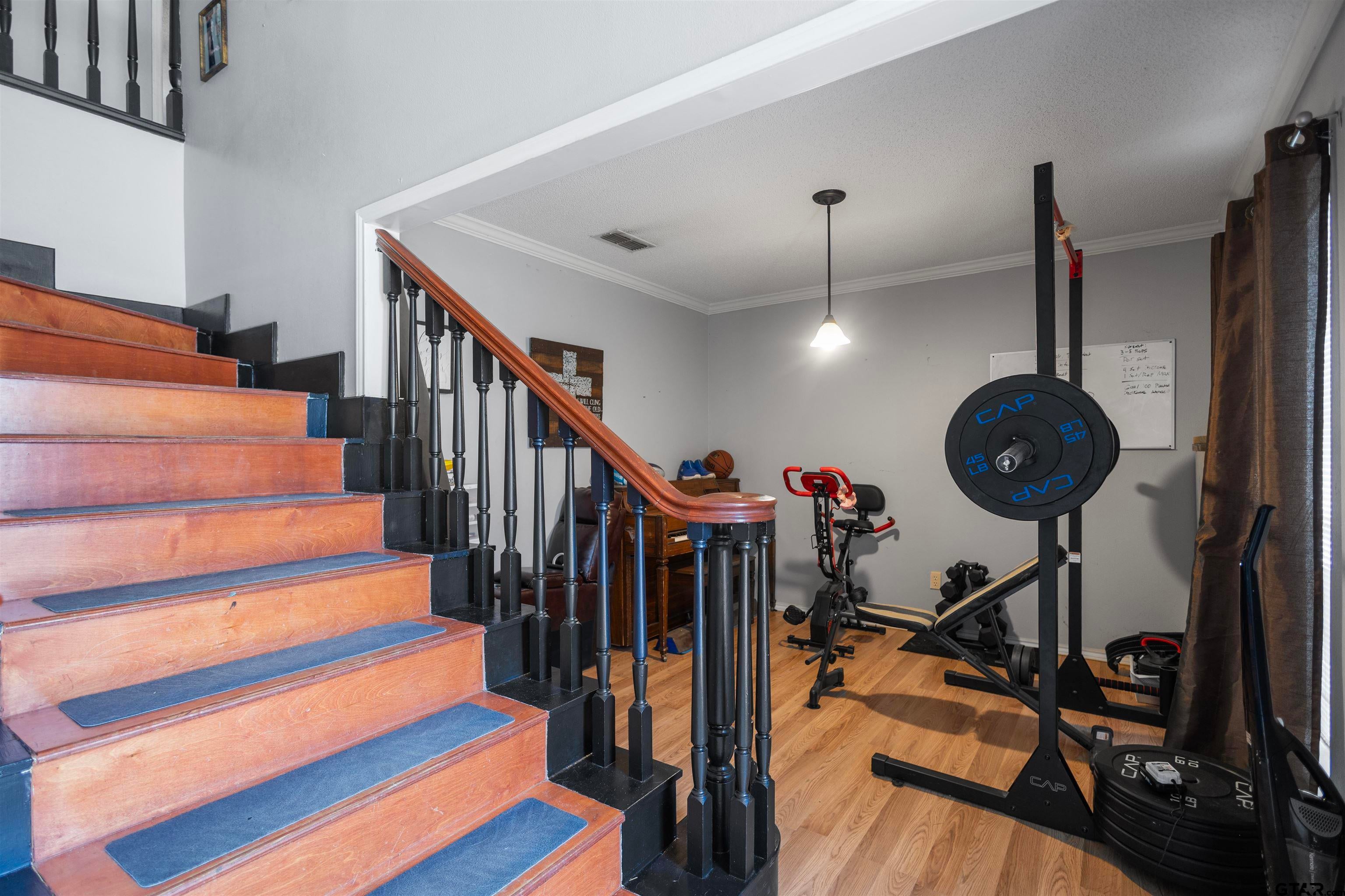3099 Rolling Hill Dr