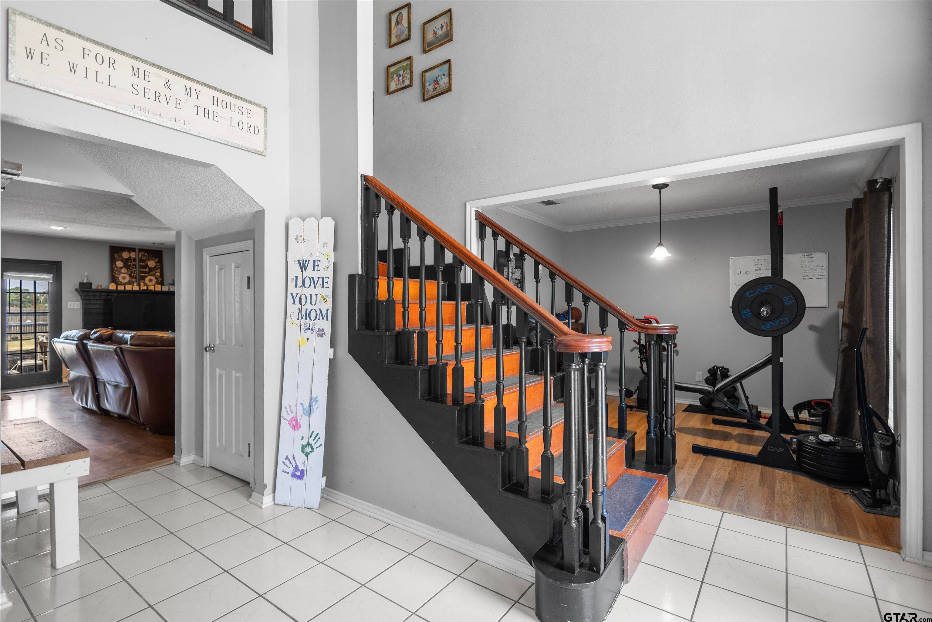 3099 Rolling Hill Dr