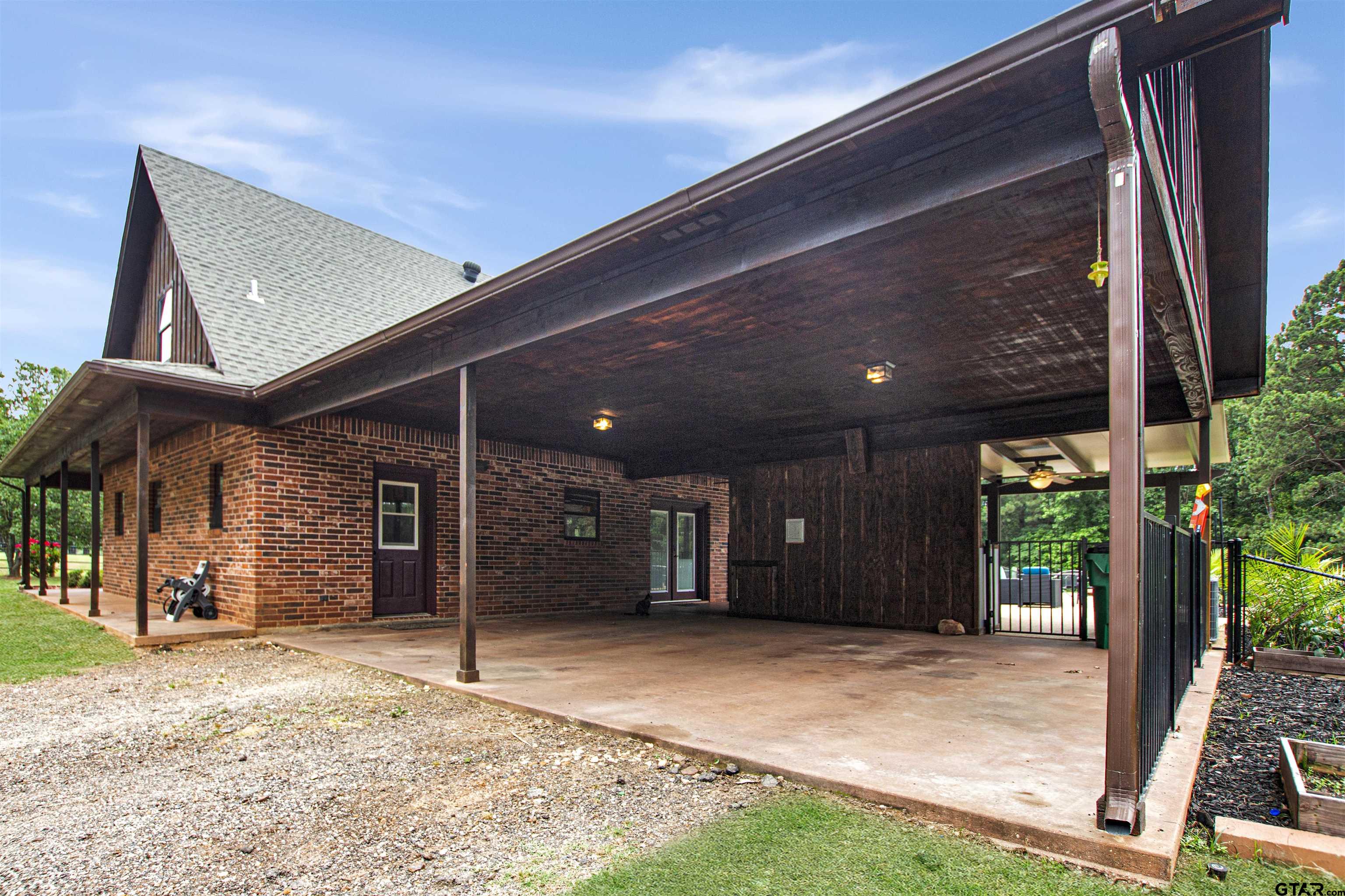 6233 Curtis Black Rd
