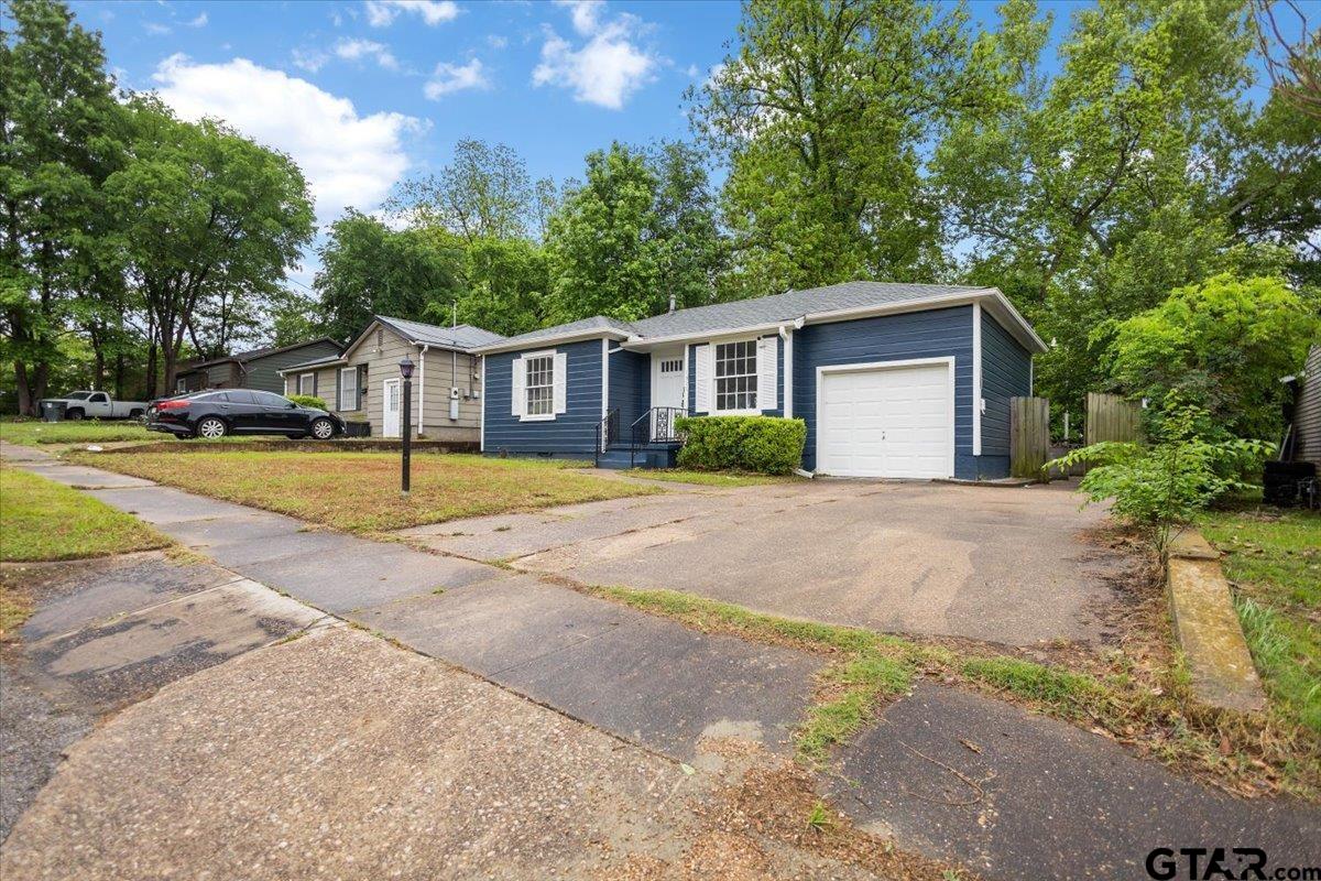 1311 E Dawson