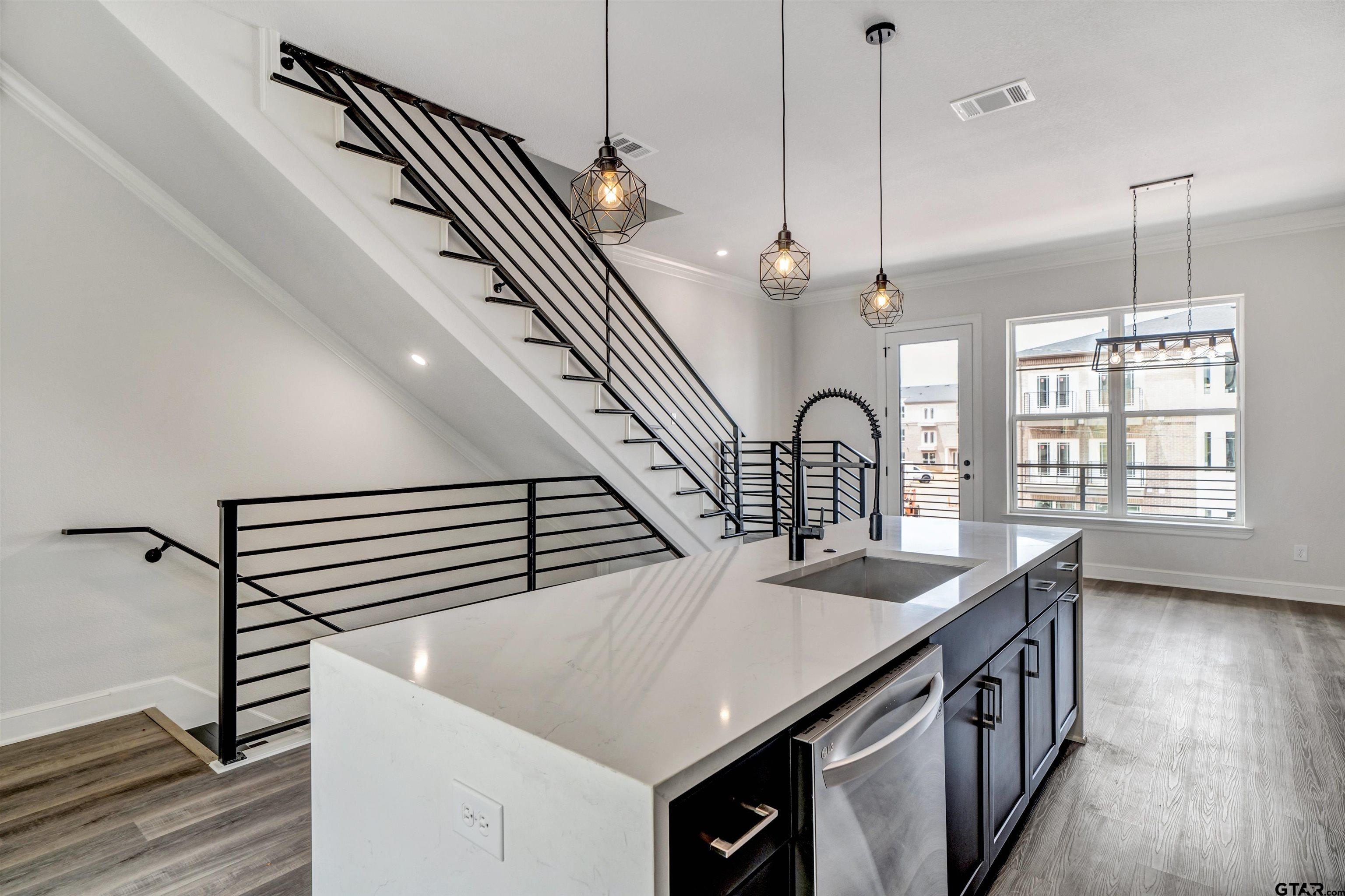 534 W Erwin St