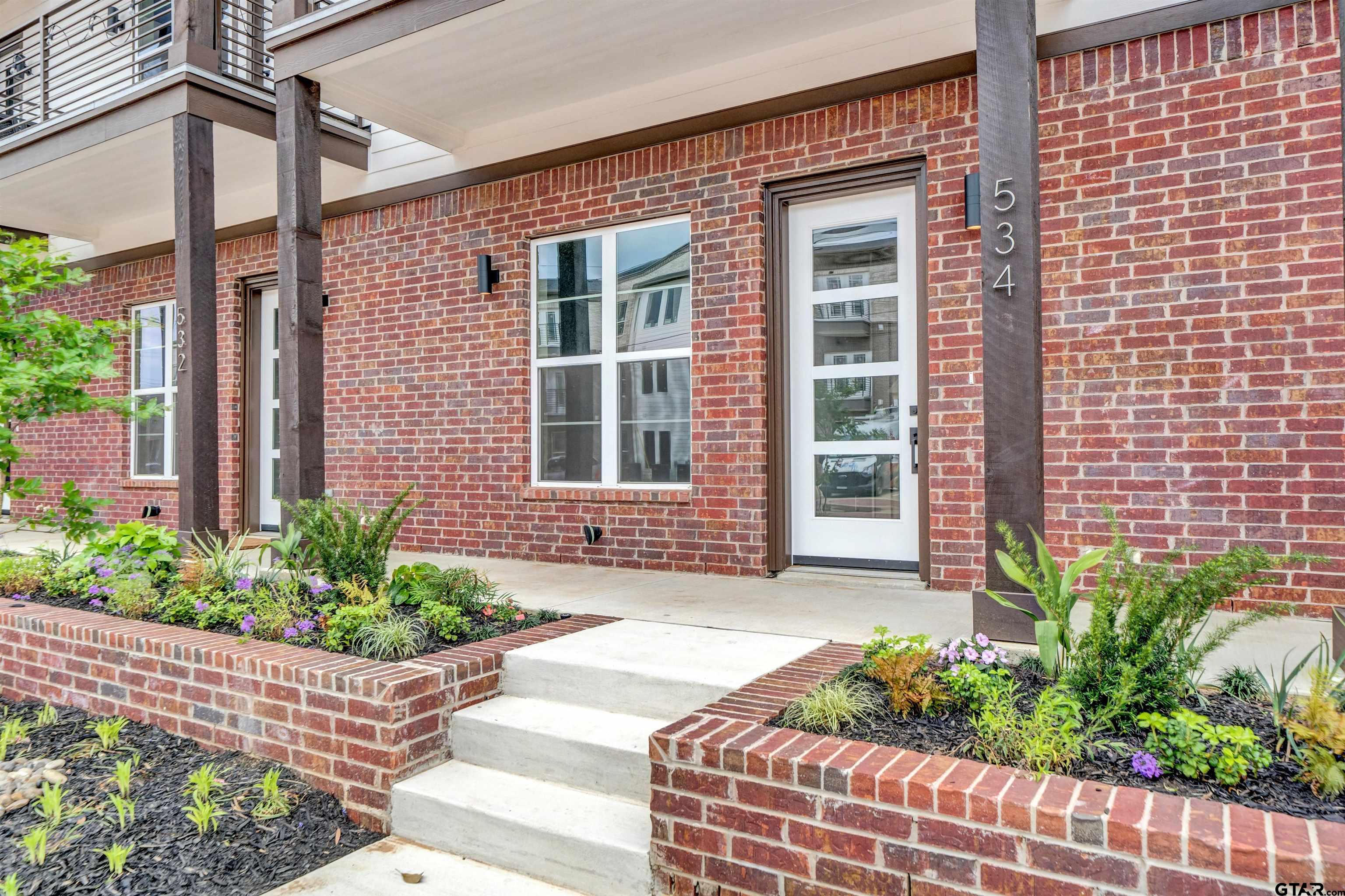 534 W Erwin St