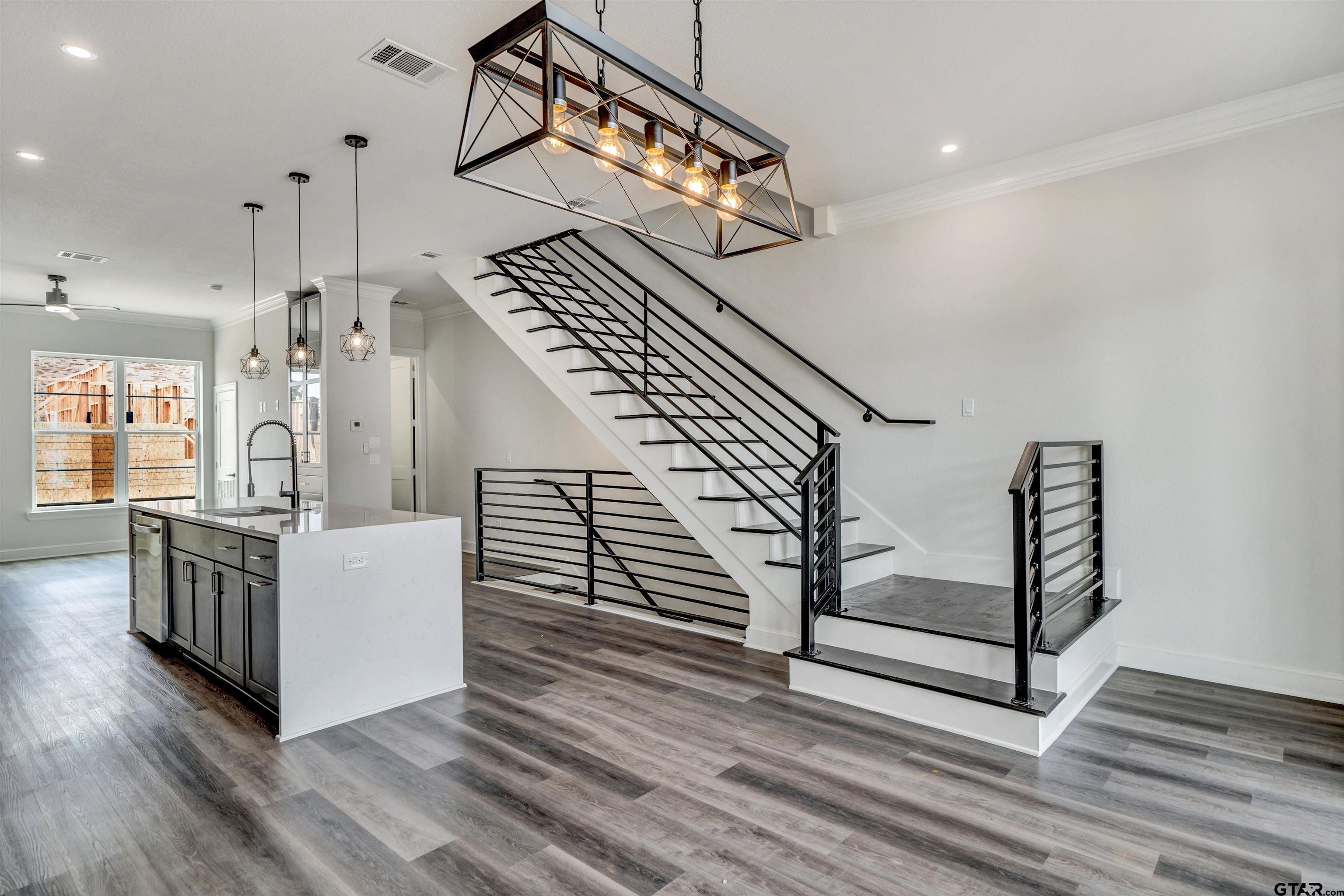 534 W Erwin St