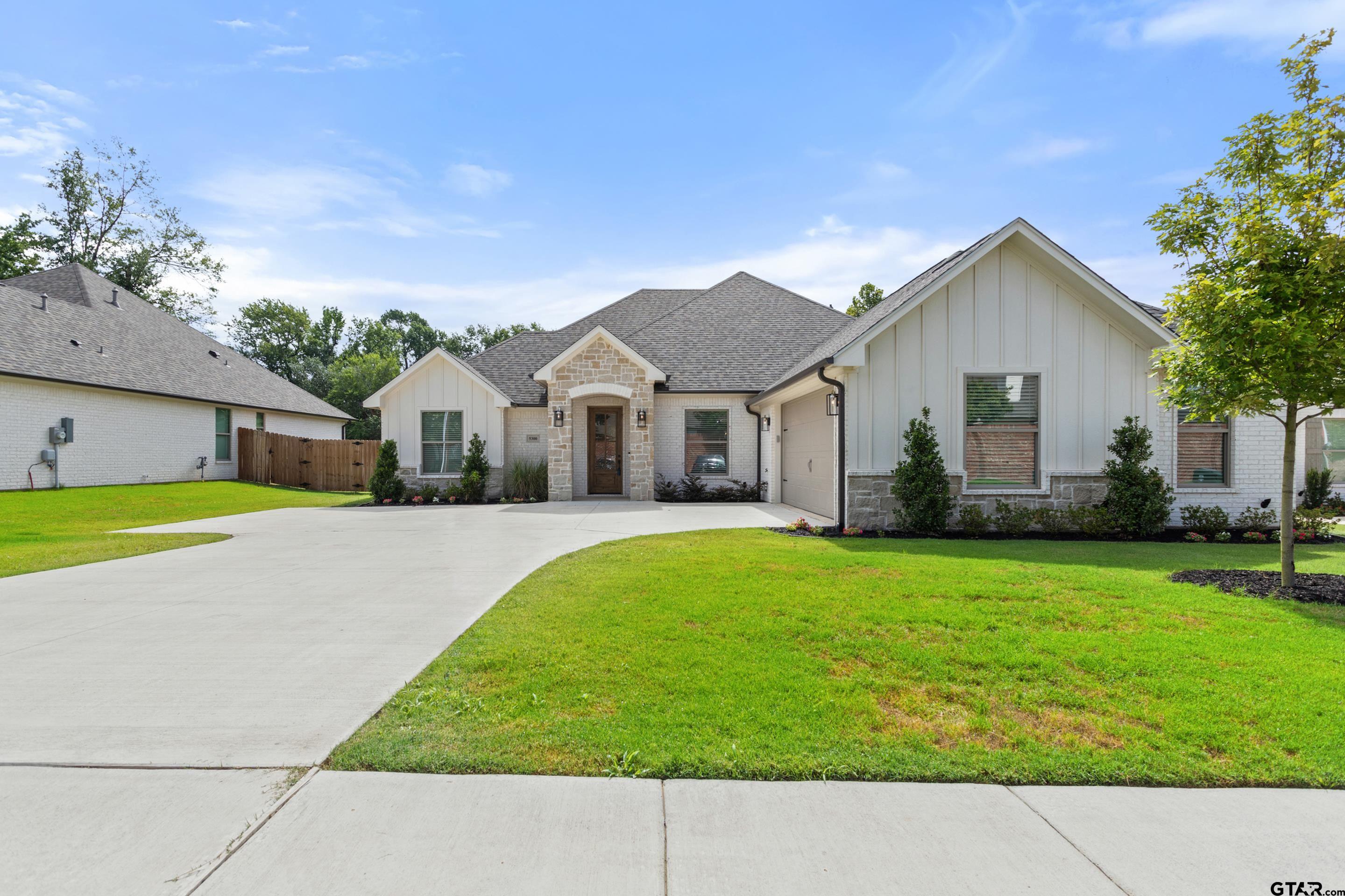 5300 Hollytree Dr
