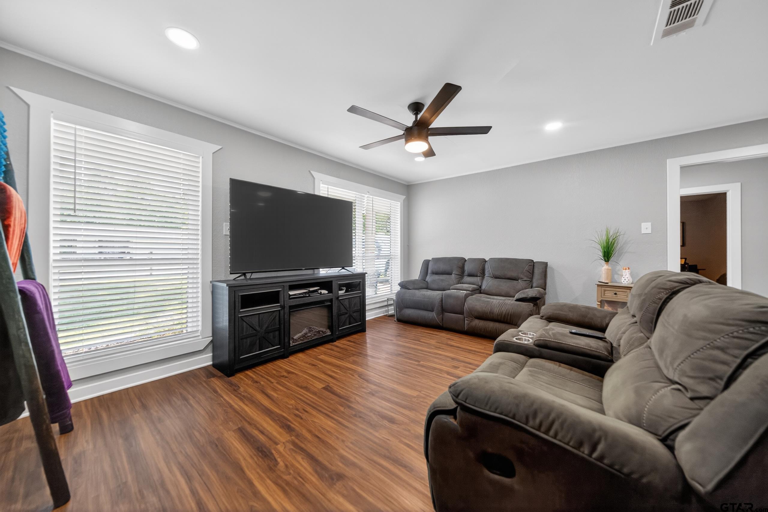 614 Colonial Dr