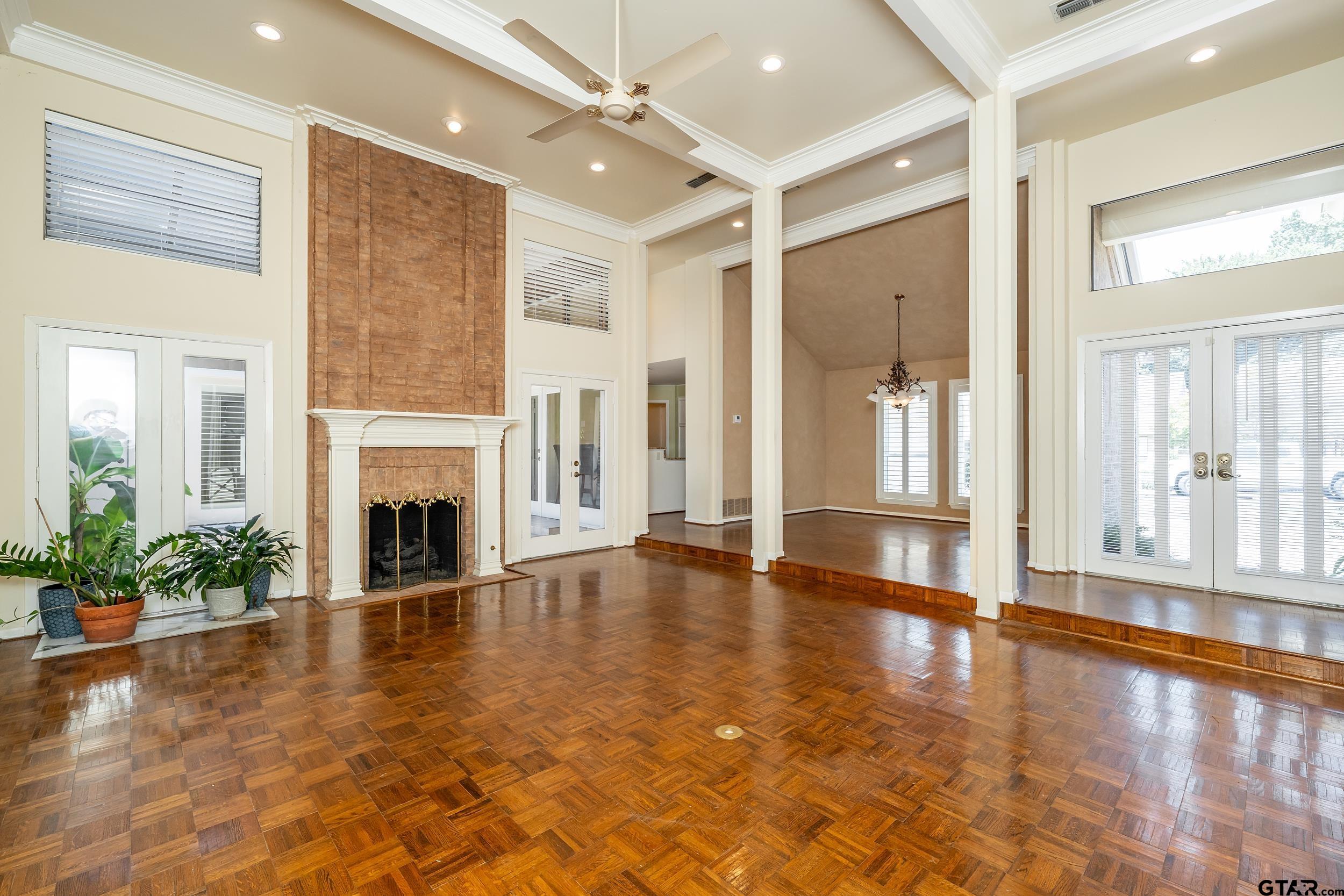 817 Woodhall