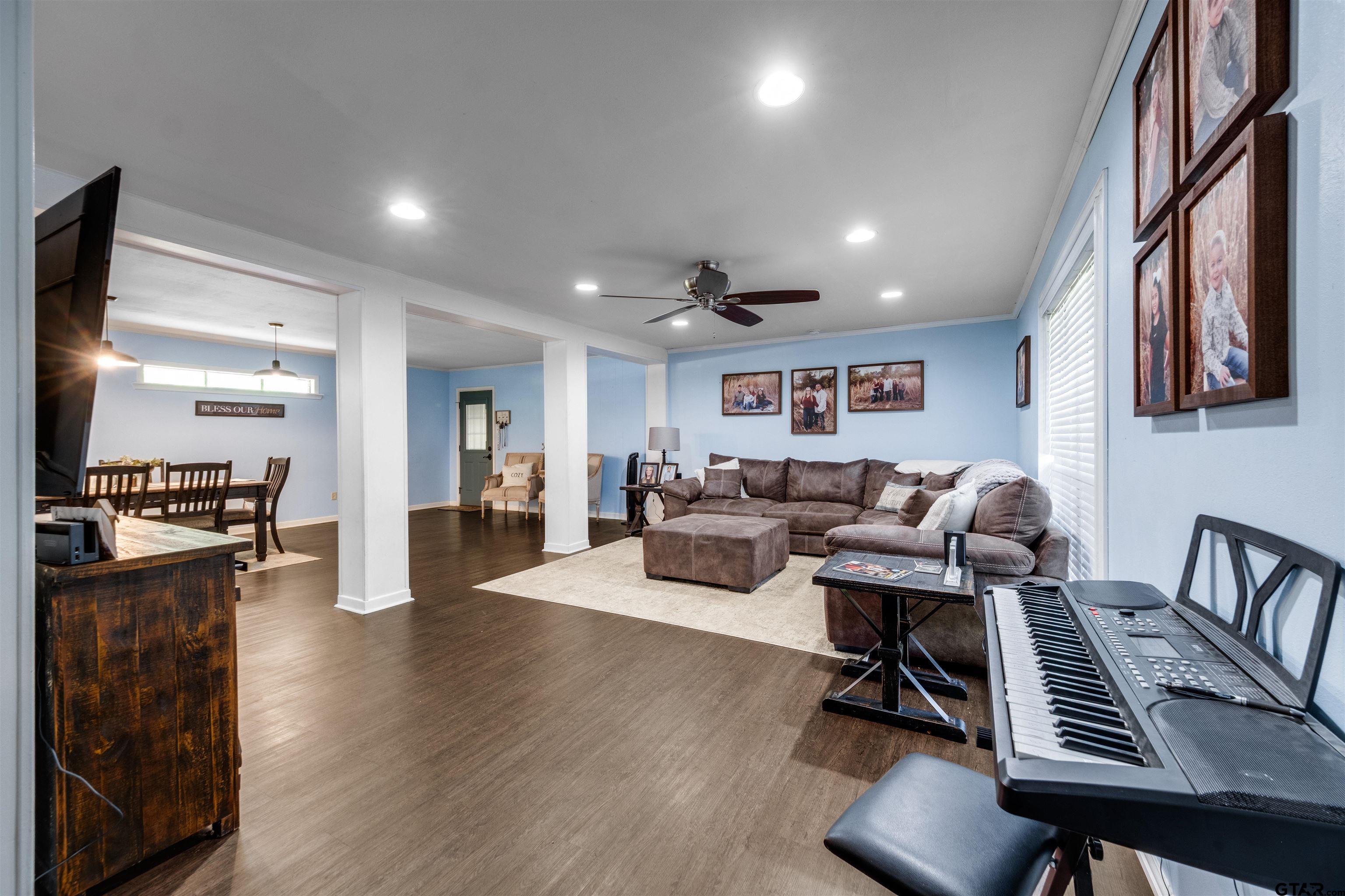 207 Lakeshore Dr.