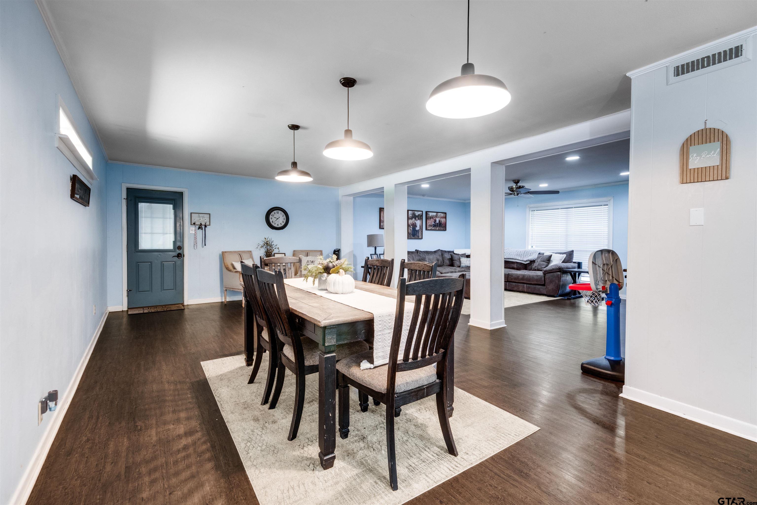 207 Lakeshore Dr.