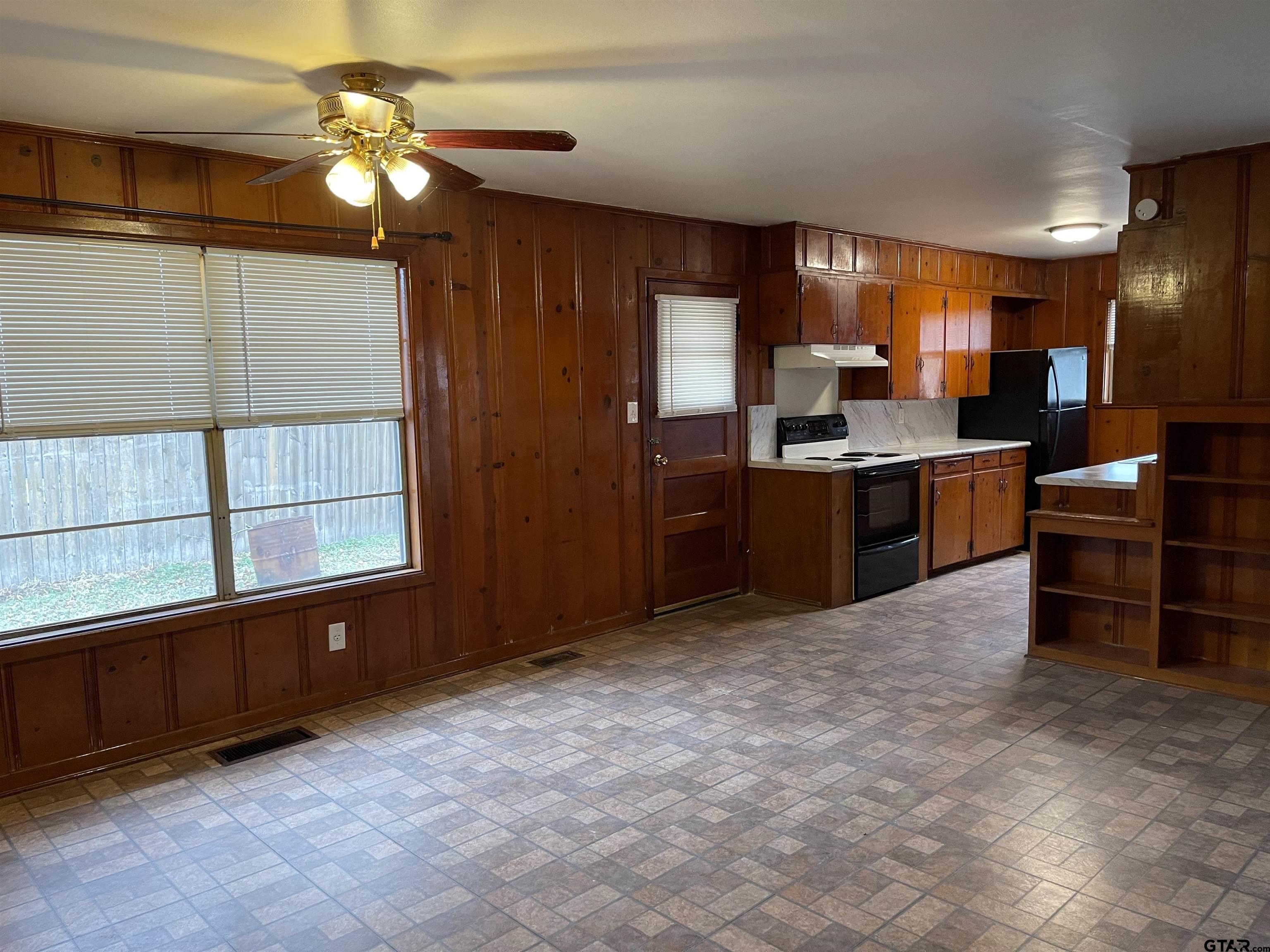 301 S Howison