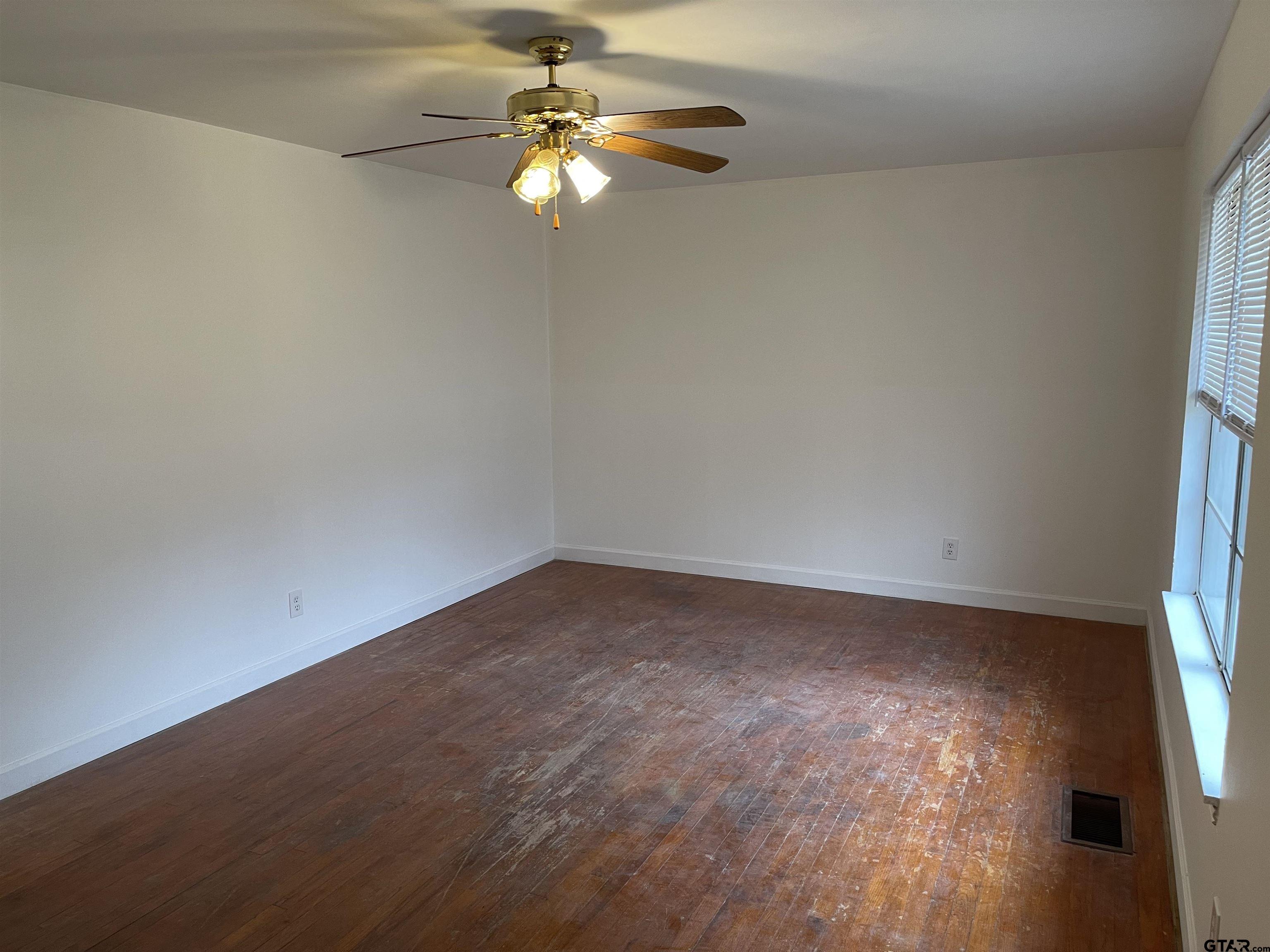 301 S Howison