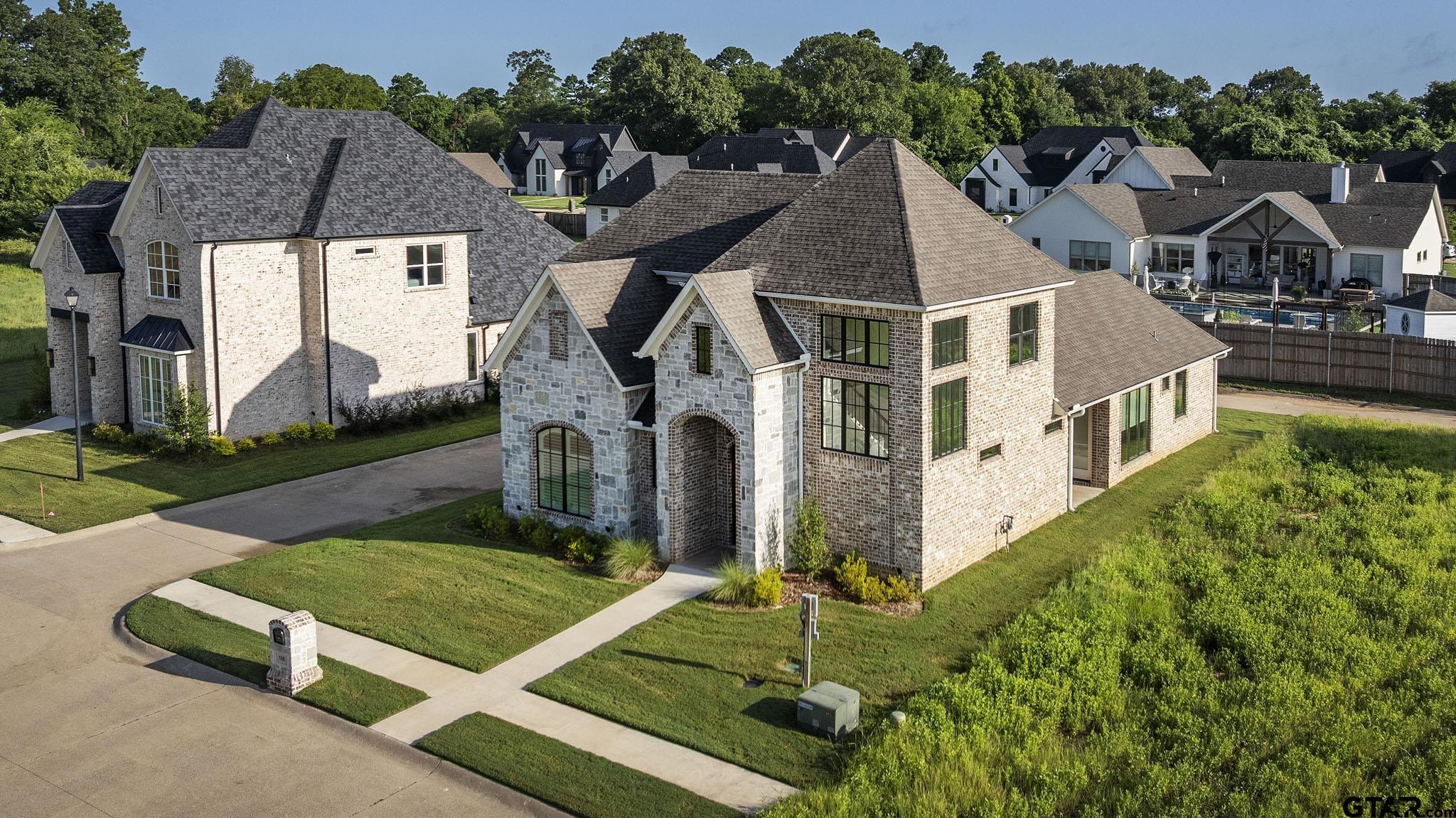 108 Winding Oaks Dr