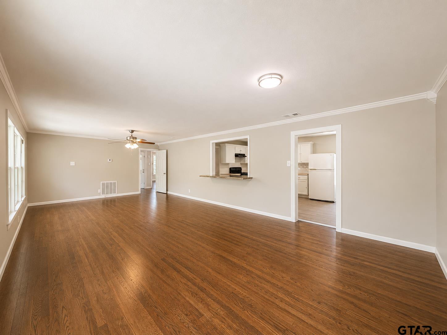 2822 W Front