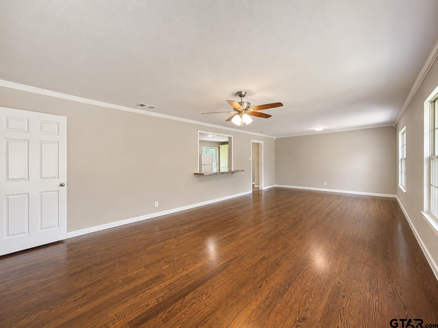 2822 W Front