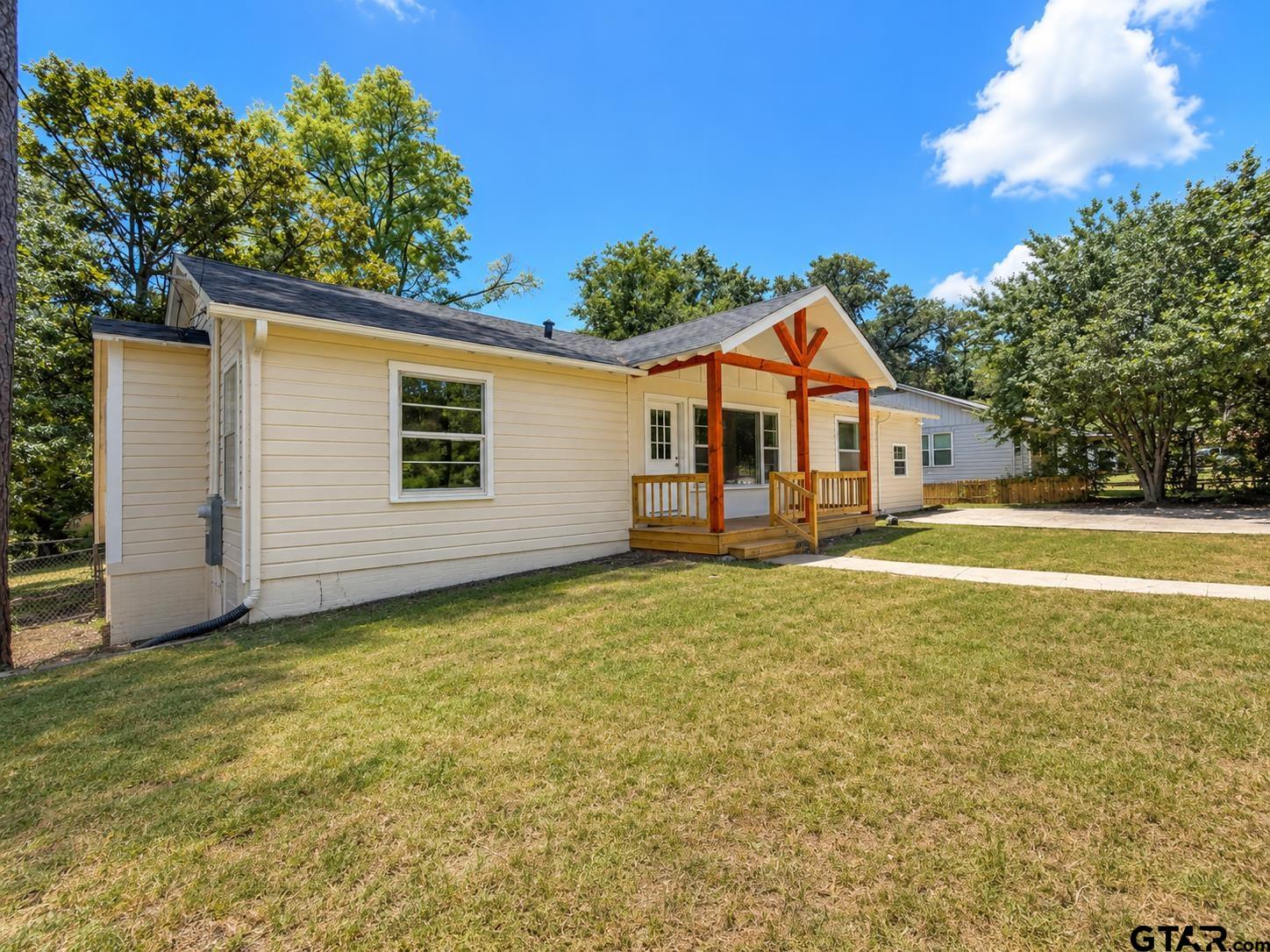 2822 W Front