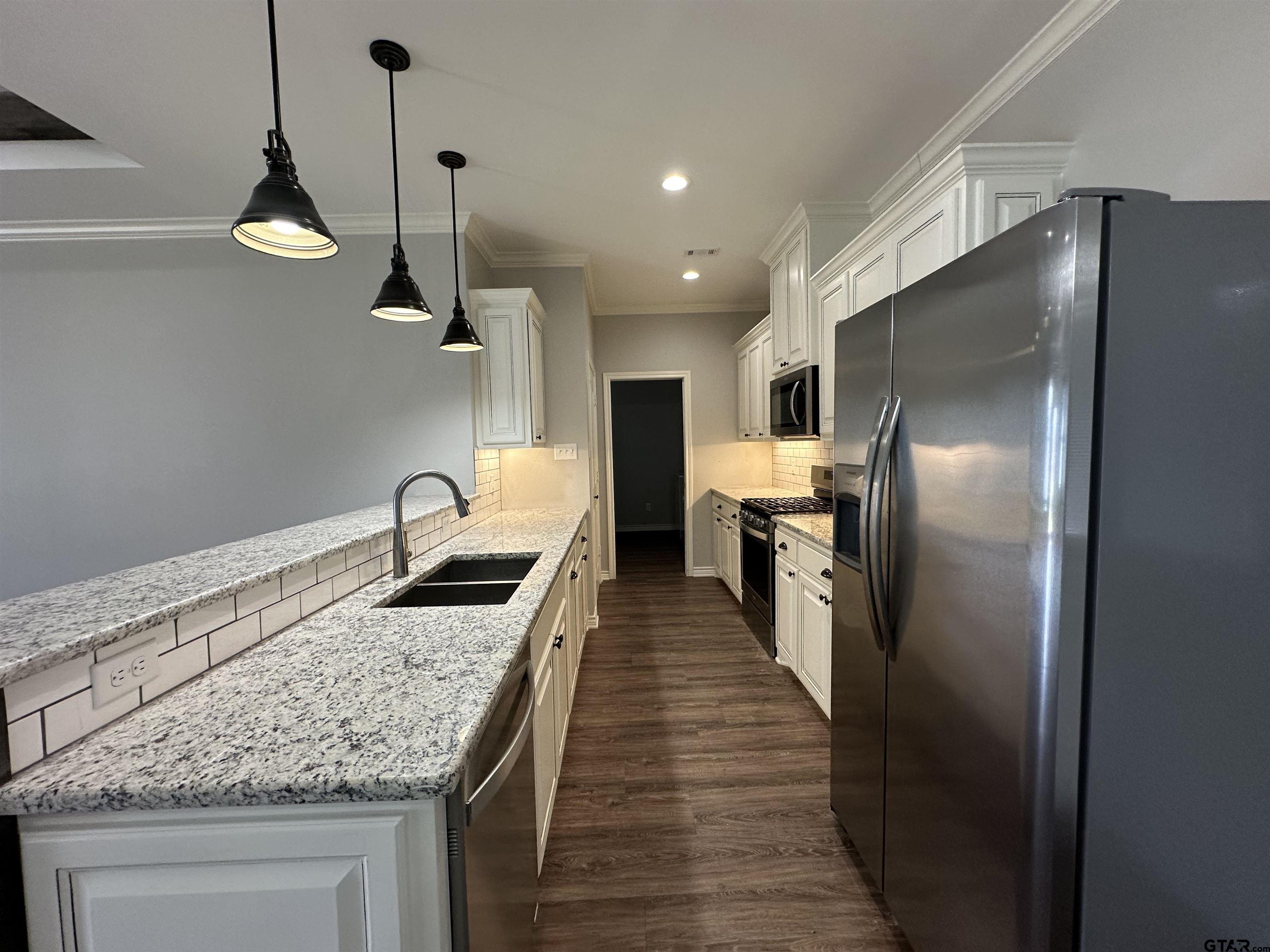 1023 Fairway