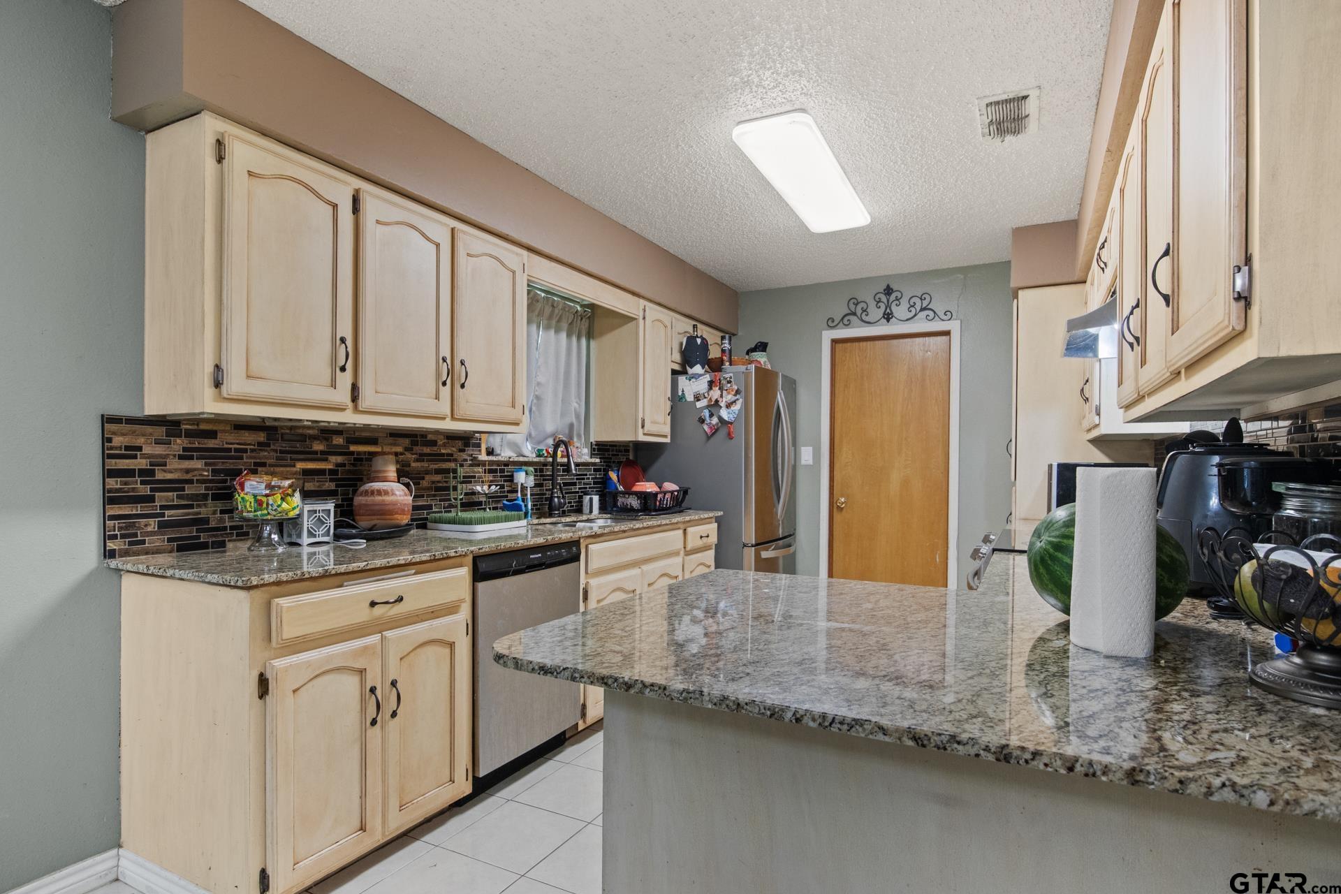 206 Carr Dr