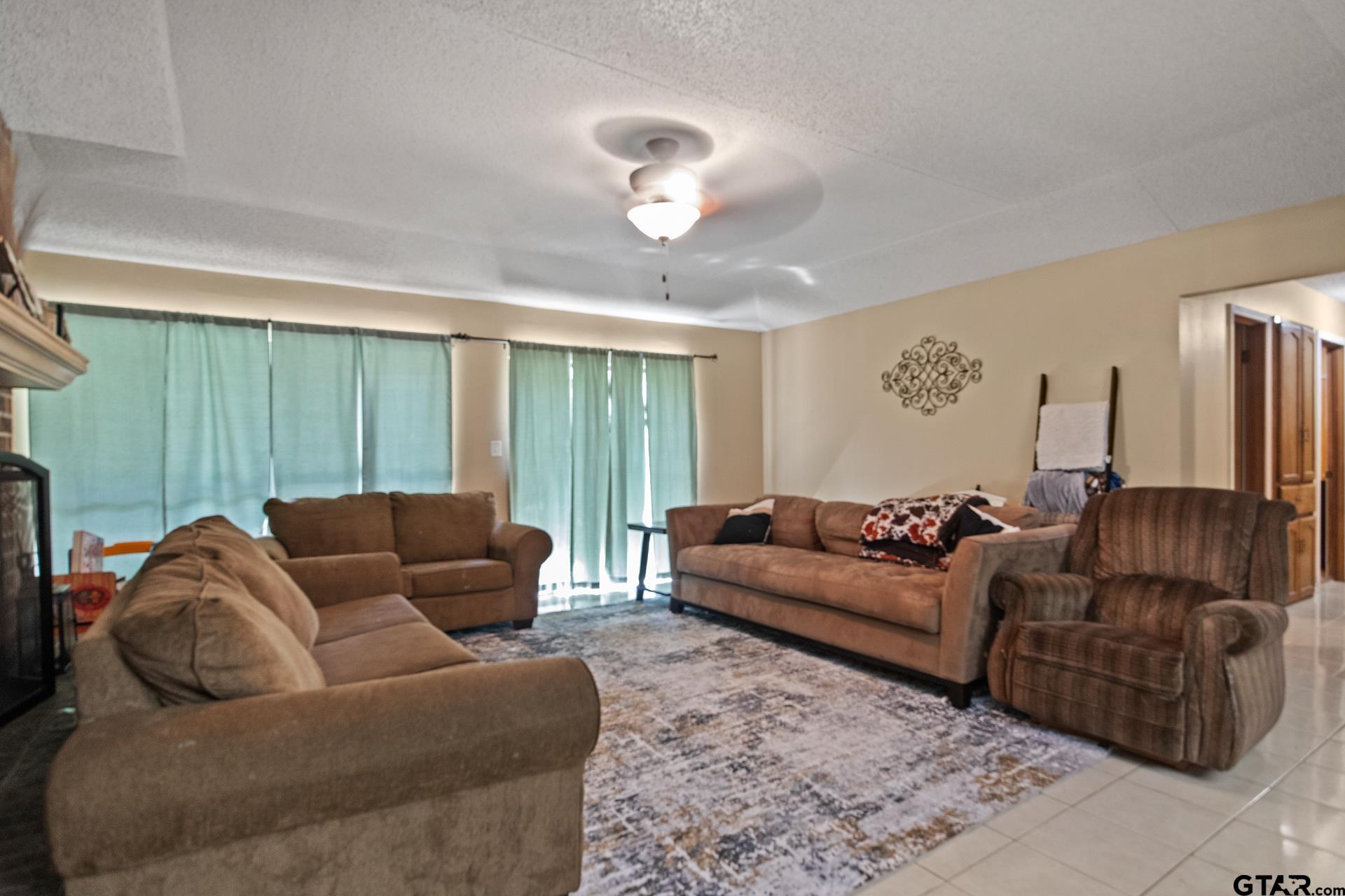 206 Carr Dr