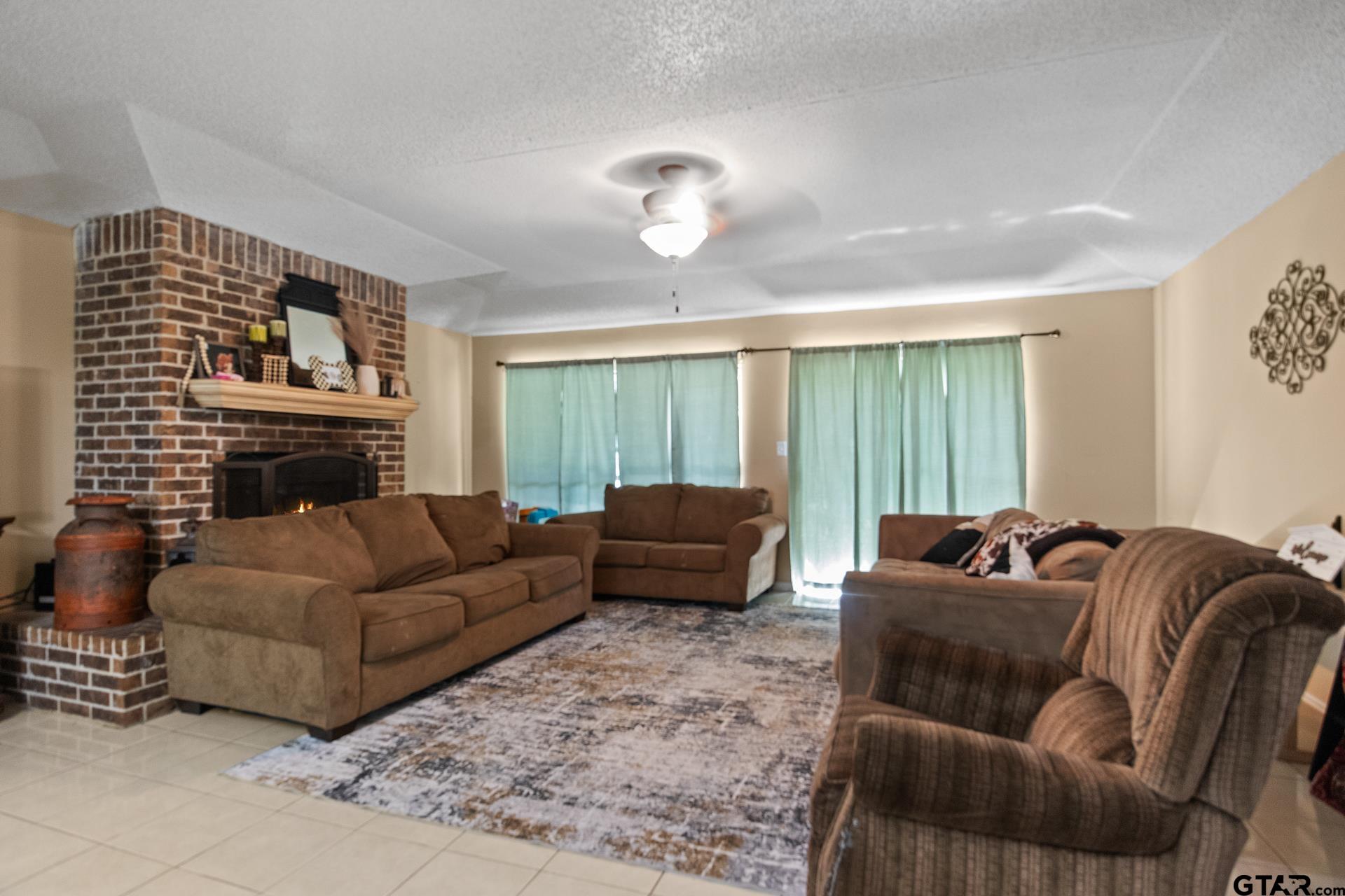 206 Carr Dr