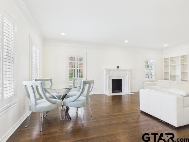 1521 S Chilton