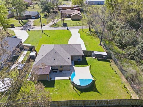 213 Freeman St Lindale TX 75771